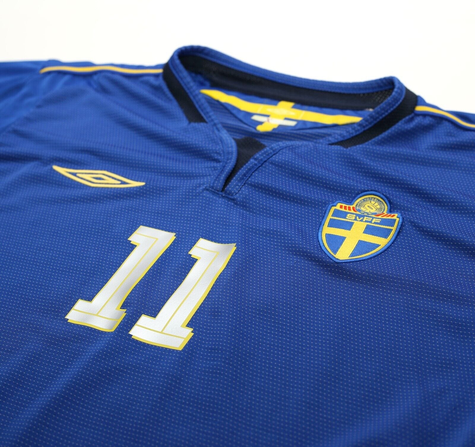 2004/05 LARSSON #11 Sweden Vintage Umbro L/S Away Football Shirt (M)