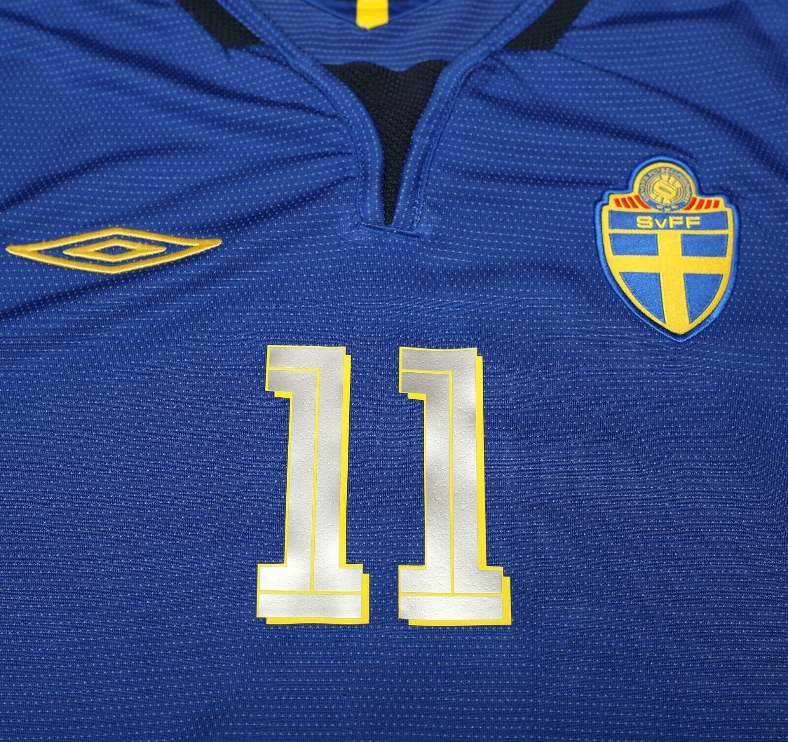 2004/05 LARSSON #11 Sweden Vintage Umbro L/S Away Football Shirt (M)