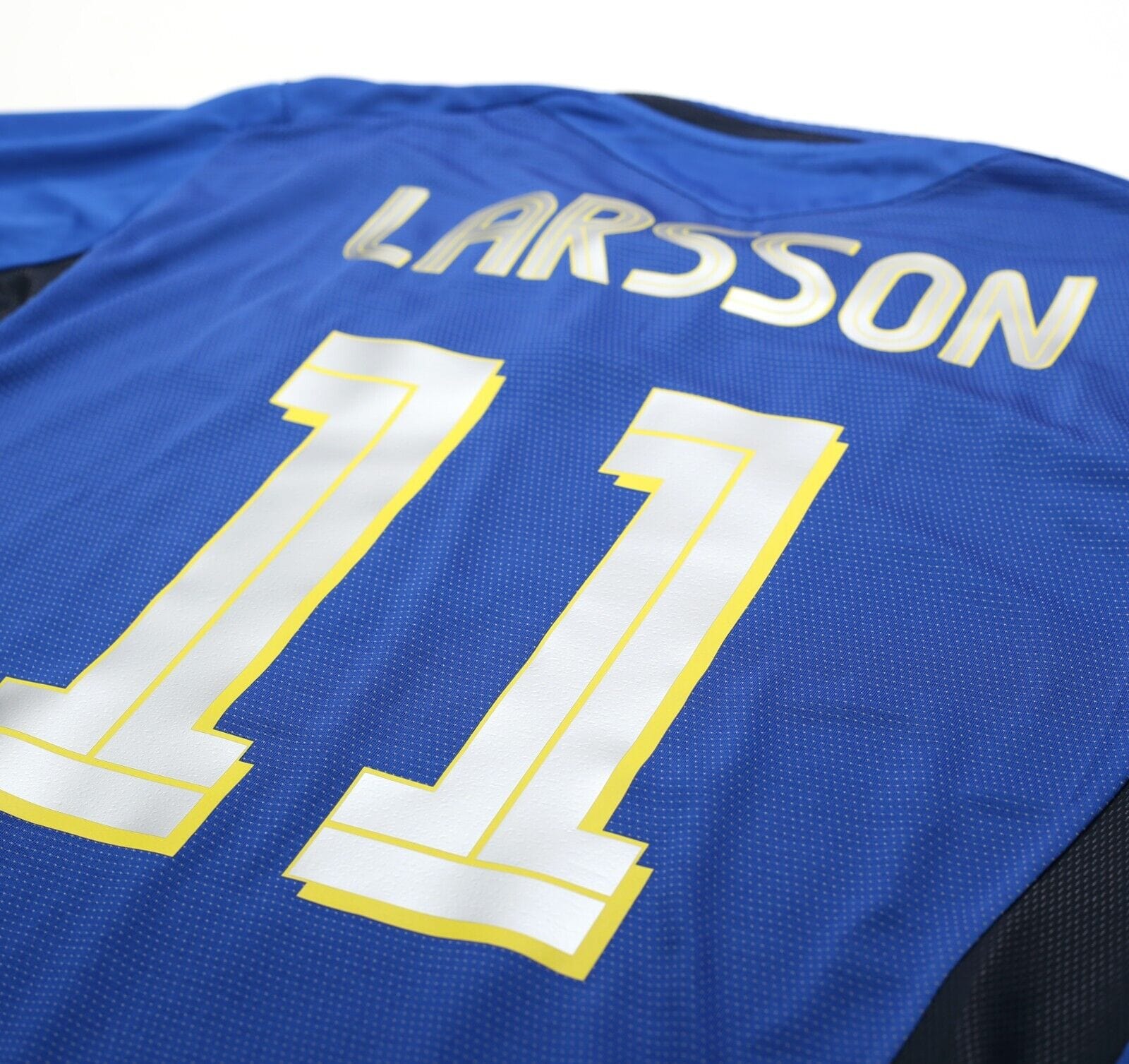 2004/05 LARSSON #11 Sweden Vintage Umbro L/S Away Football Shirt (M)