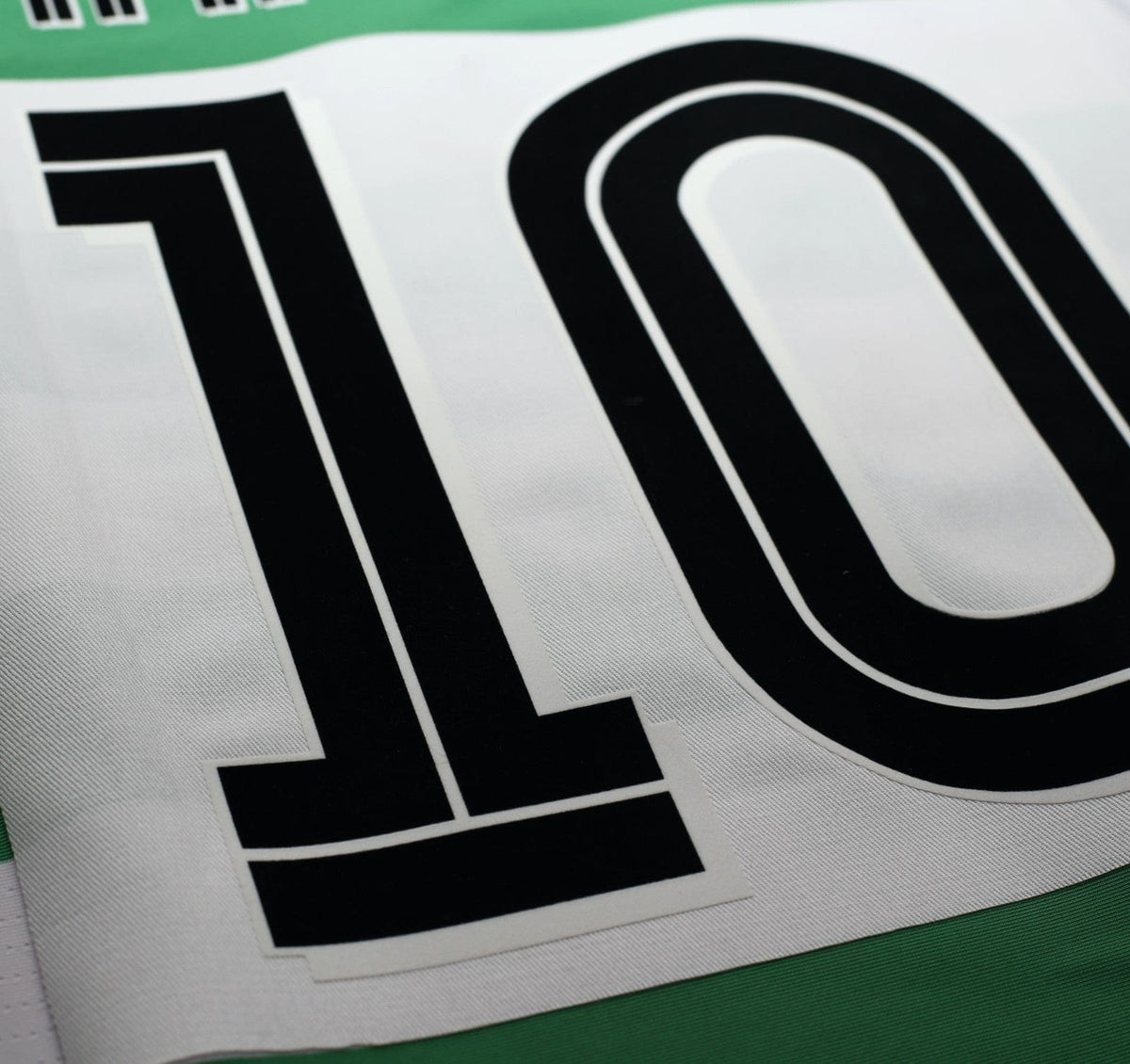 2004/05 LARSSON #7 Celtic Vintage Umbro European Home Football Shirt (M/L)