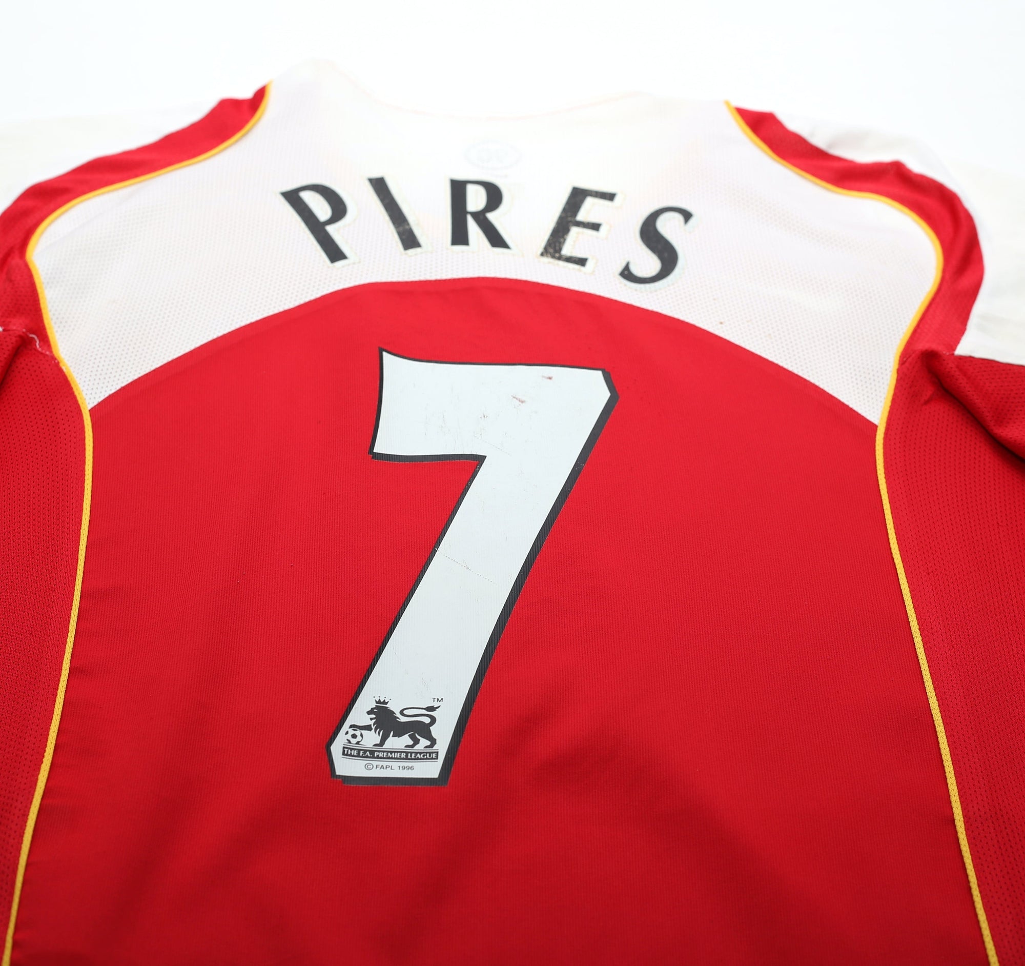 2004/05 PIRES #7 Arsenal Vintage Nike Home Football Shirt (M)