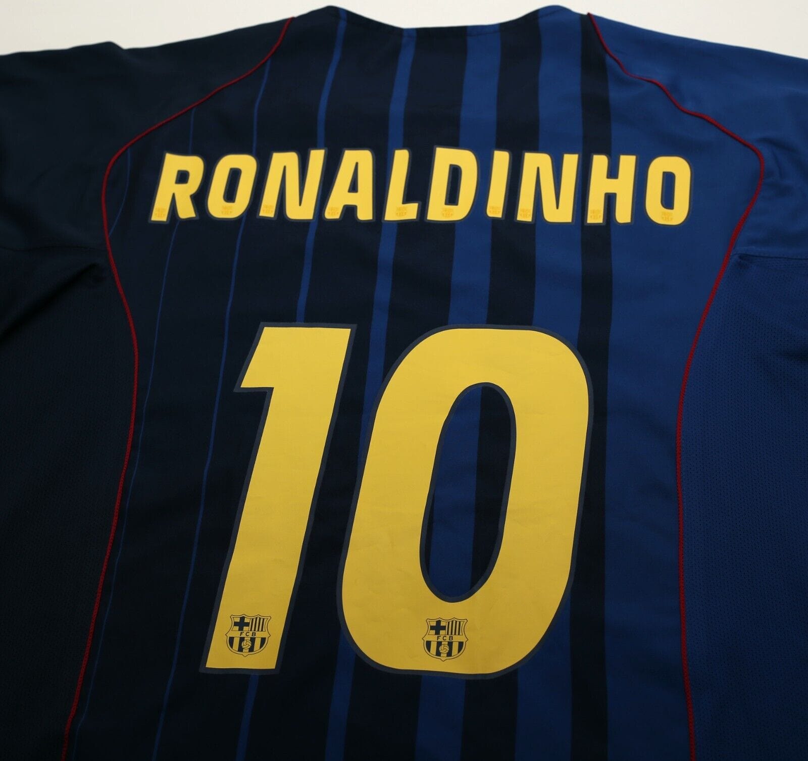 2004/05 RONALDINHO #10 Barcelona Vintage Nike Away Football Shirt (XL)
