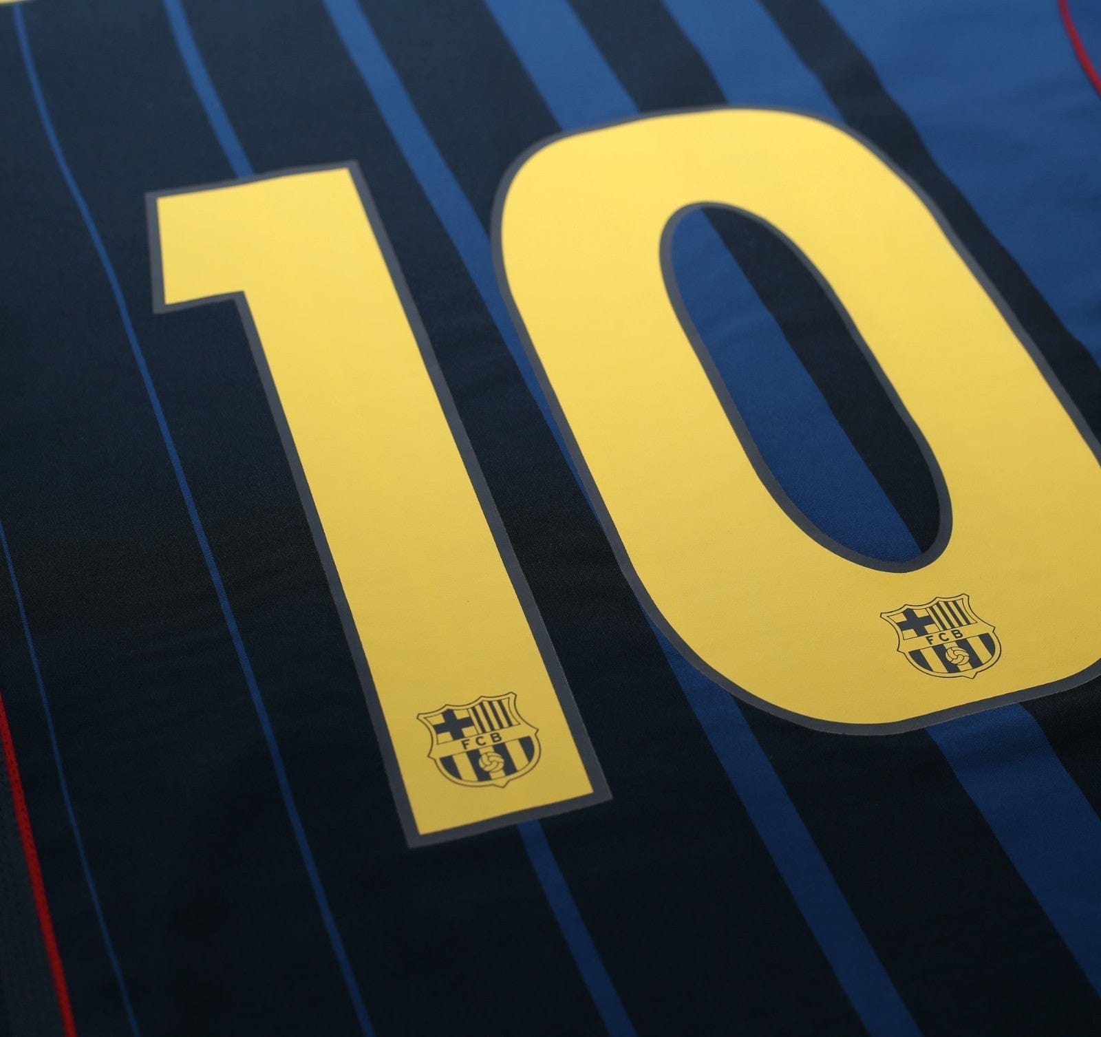 2004/05 RONALDINHO #10 Barcelona Vintage Nike Away Football Shirt (XXL)