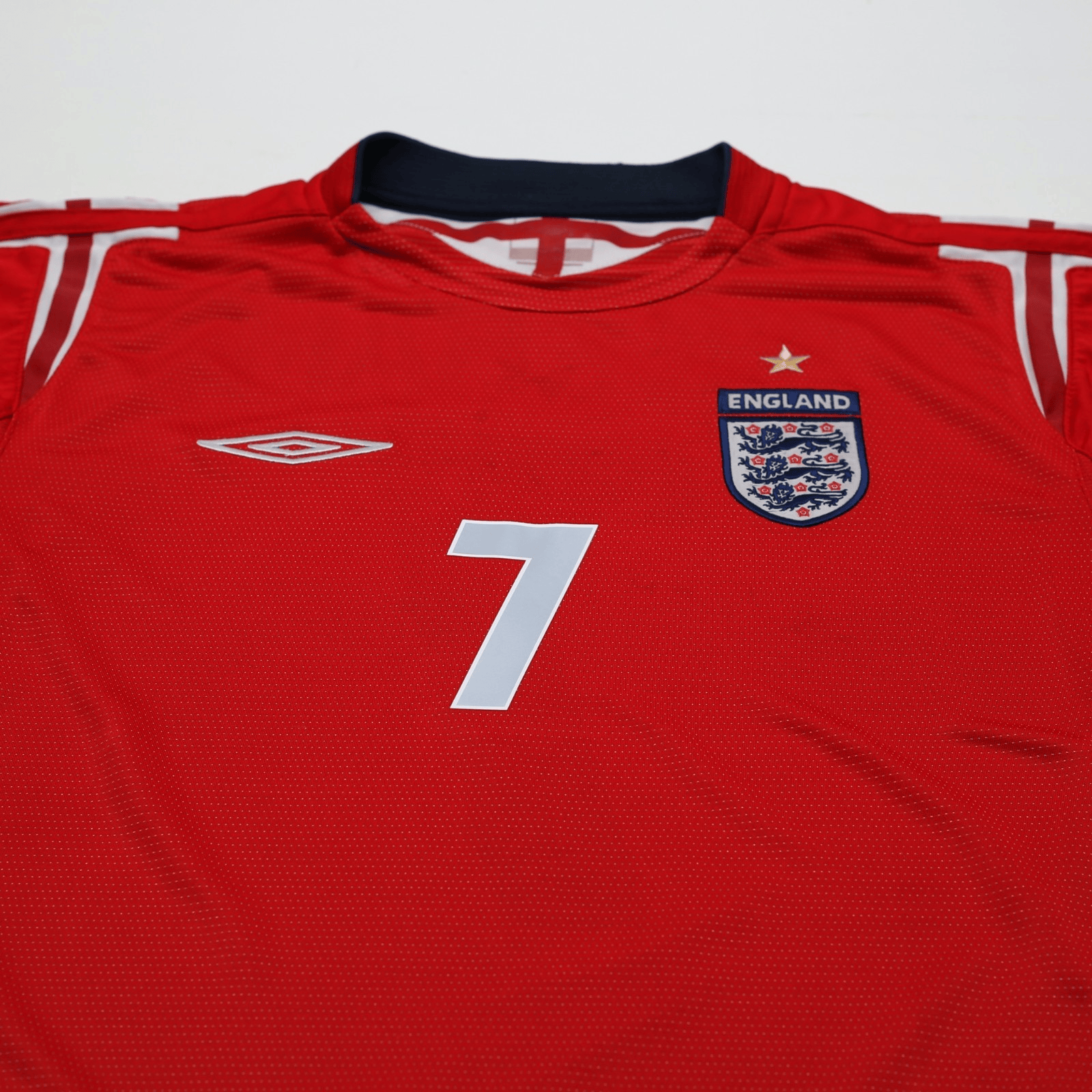 2004/06 Beckham #7 England Vintage Umbro Away Football Shirt (L) EURO 2004
