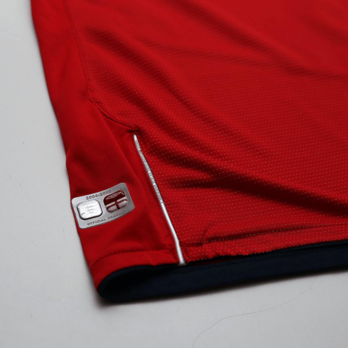 2004/06 Gerrard #4 England Vintage Umbro Away Football Shirt (L) EURO 2004