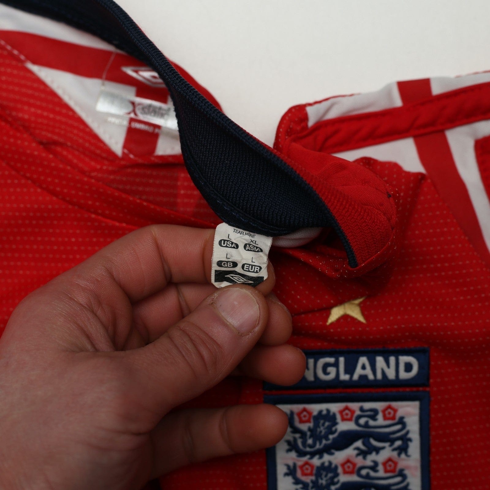 2004/06 Gerrard #4 England Vintage Umbro Away Football Shirt (L) EURO 2004