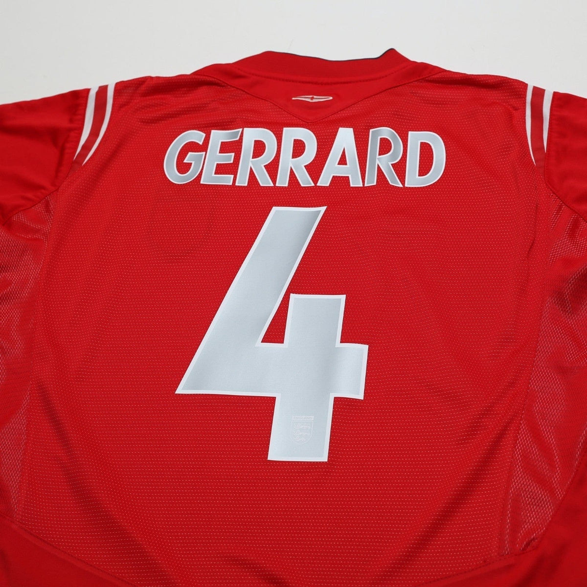 2004/06 Gerrard #4 England Vintage Umbro Away Football Shirt (L) EURO 2004
