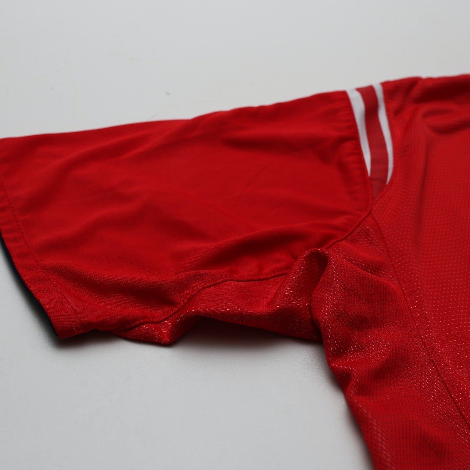 2004/06 Gerrard #4 England Vintage Umbro Away Football Shirt (L) EURO 2004