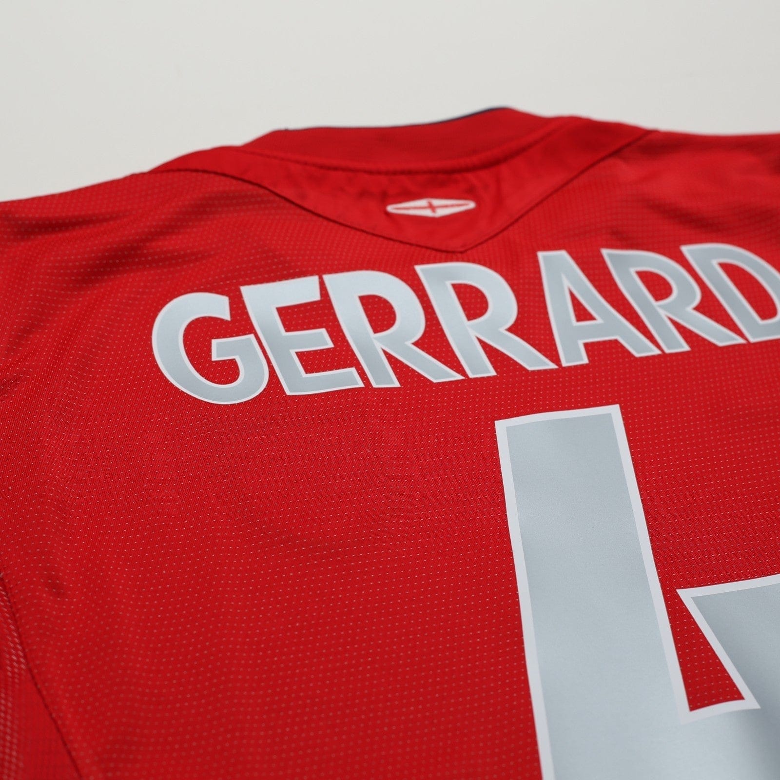 2004/06 Gerrard #4 England Vintage Umbro Away Football Shirt (M) EURO 2004
