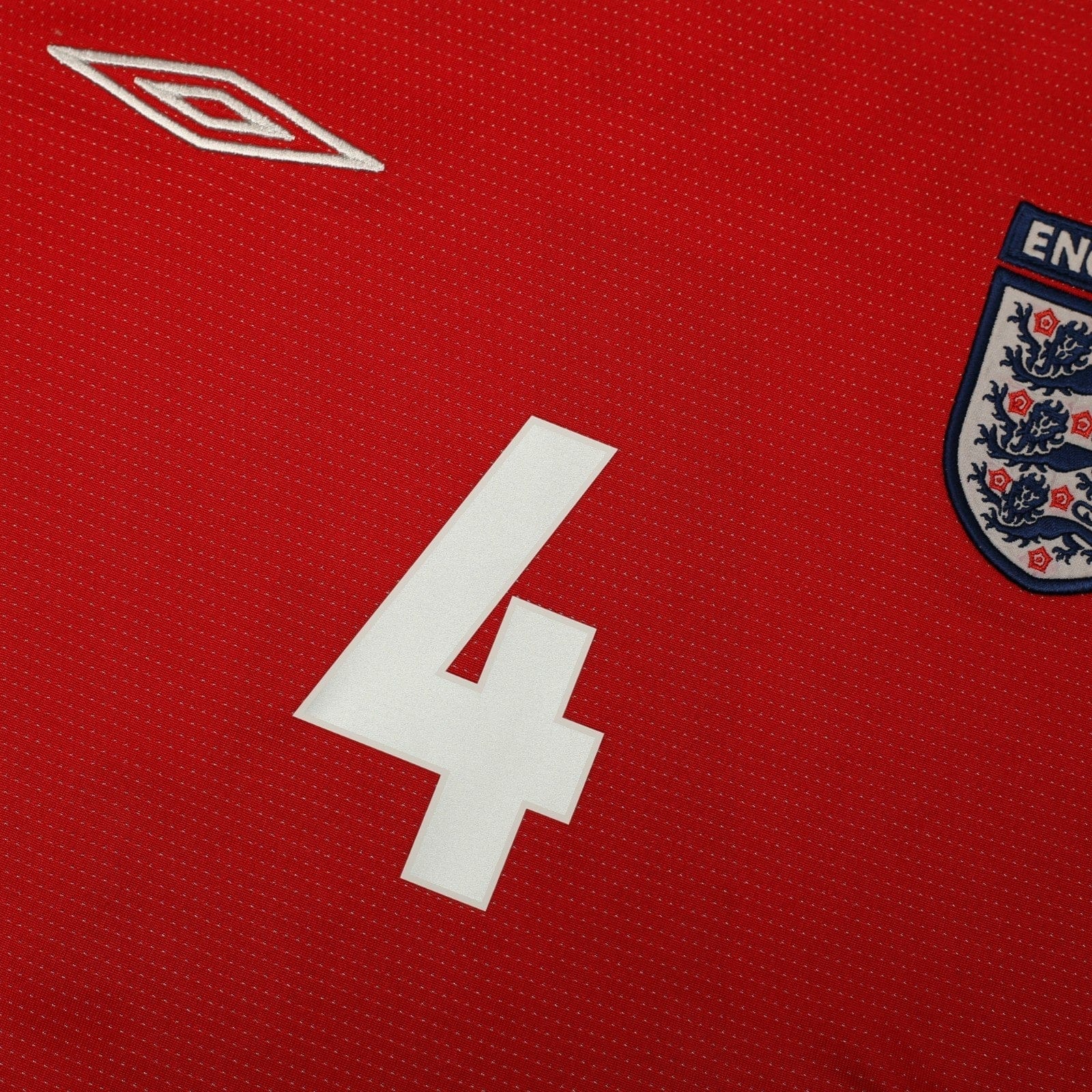 2004/06 Gerrard #4 England Vintage Umbro Away Football Shirt (M) EURO 2004