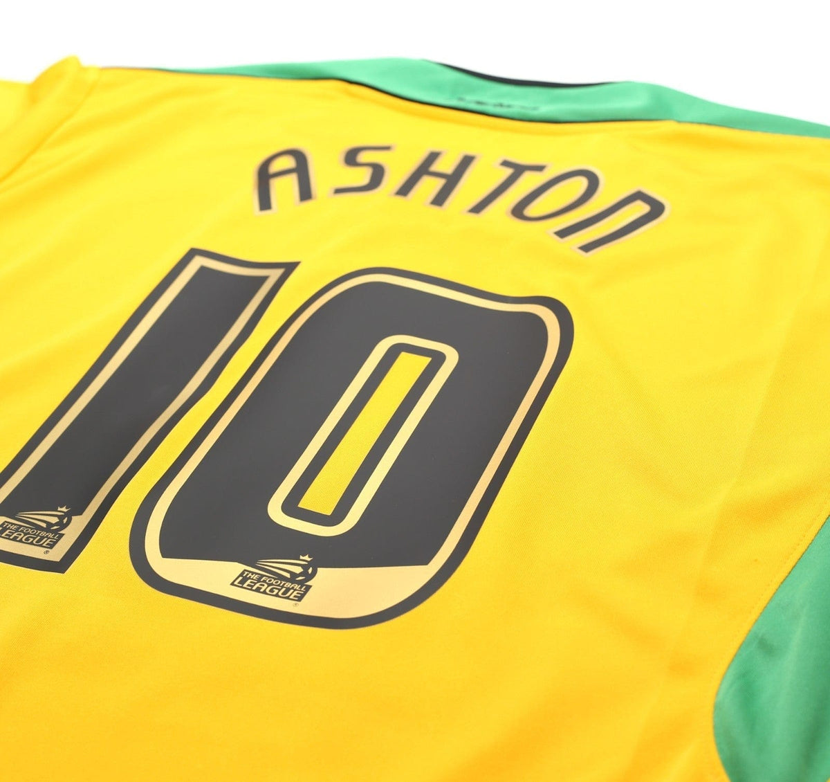 2005/06 ASHTON #10 Norwich City Vintage XARA Home Football Shirt (XL)