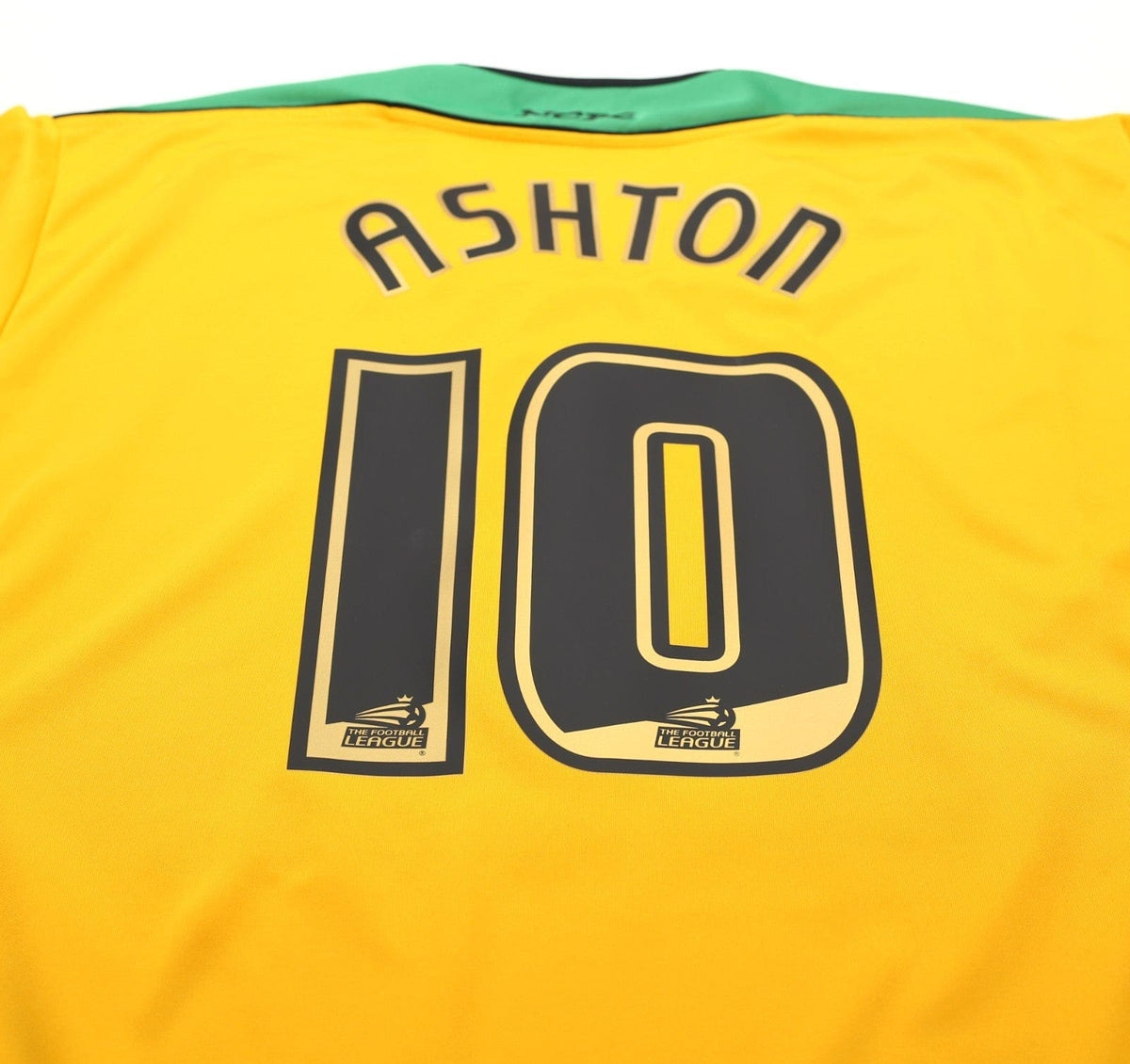 2005/06 ASHTON #10 Norwich City Vintage XARA Home Football Shirt (XL)