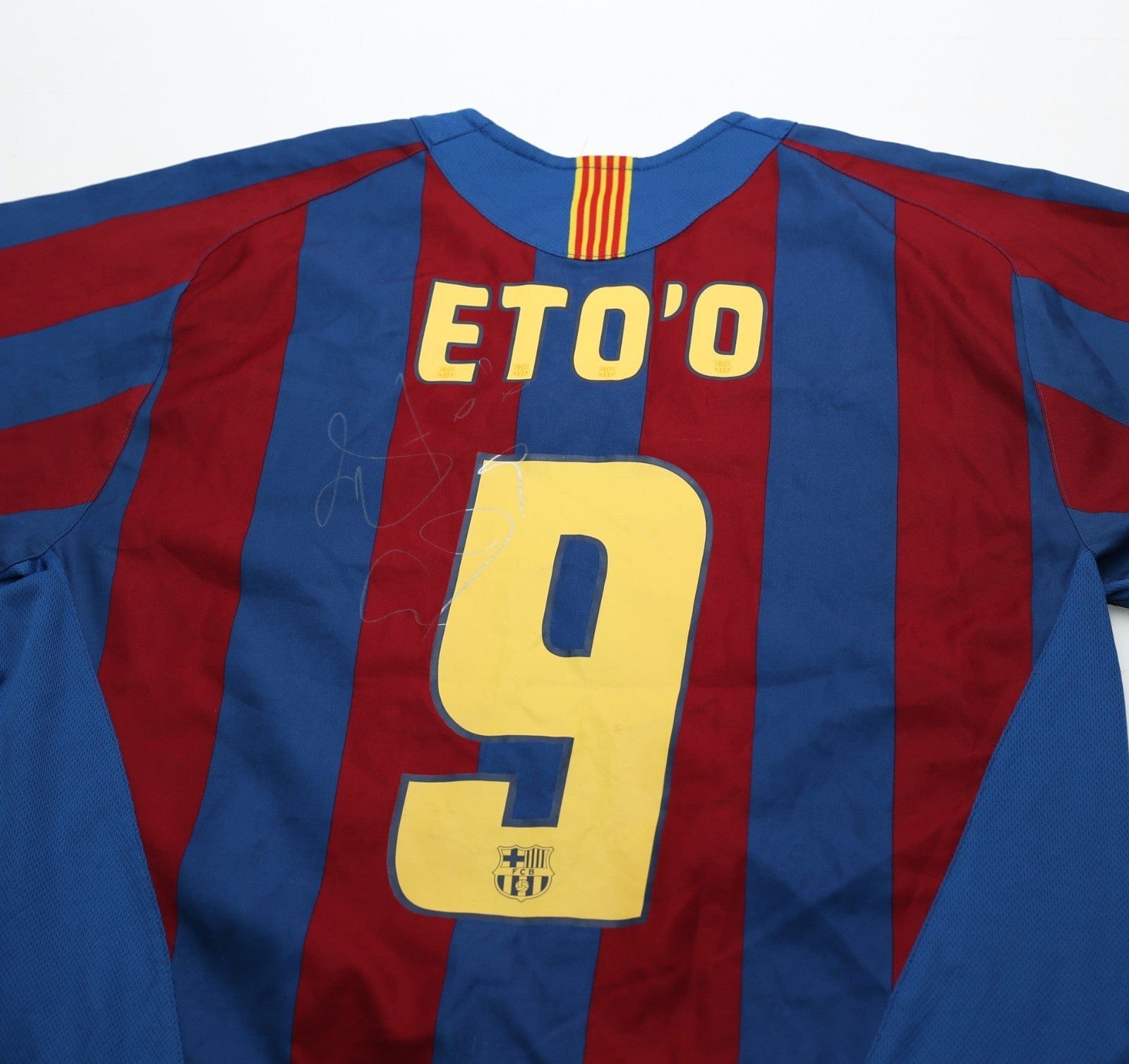 2005/06 ETO'O #9 Barcelona Vintage Nike Home Football Shirt (M) SIGNED