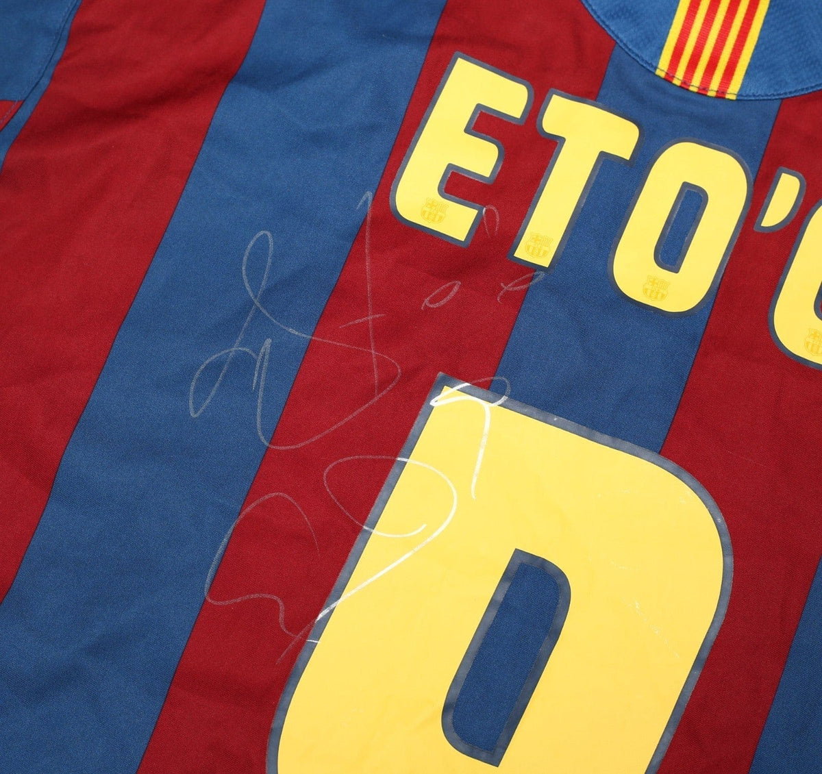 2005/06 ETO'O #9 Barcelona Vintage Nike Home Football Shirt (M) SIGNED