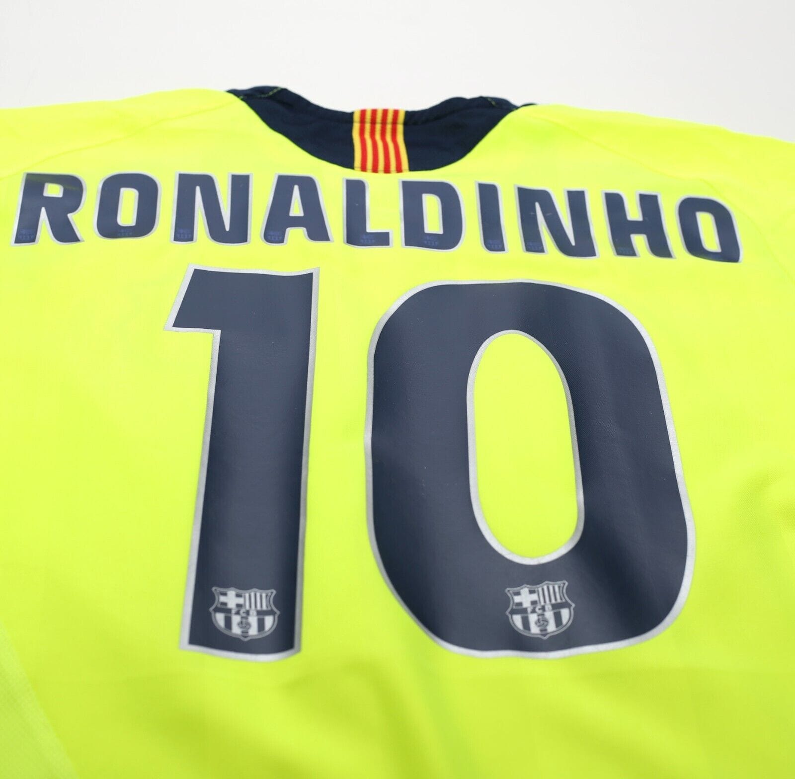 2005/06 RONALDINHO #10 Barcelona Vintage Nike Away Football Shirt Jersey (S)