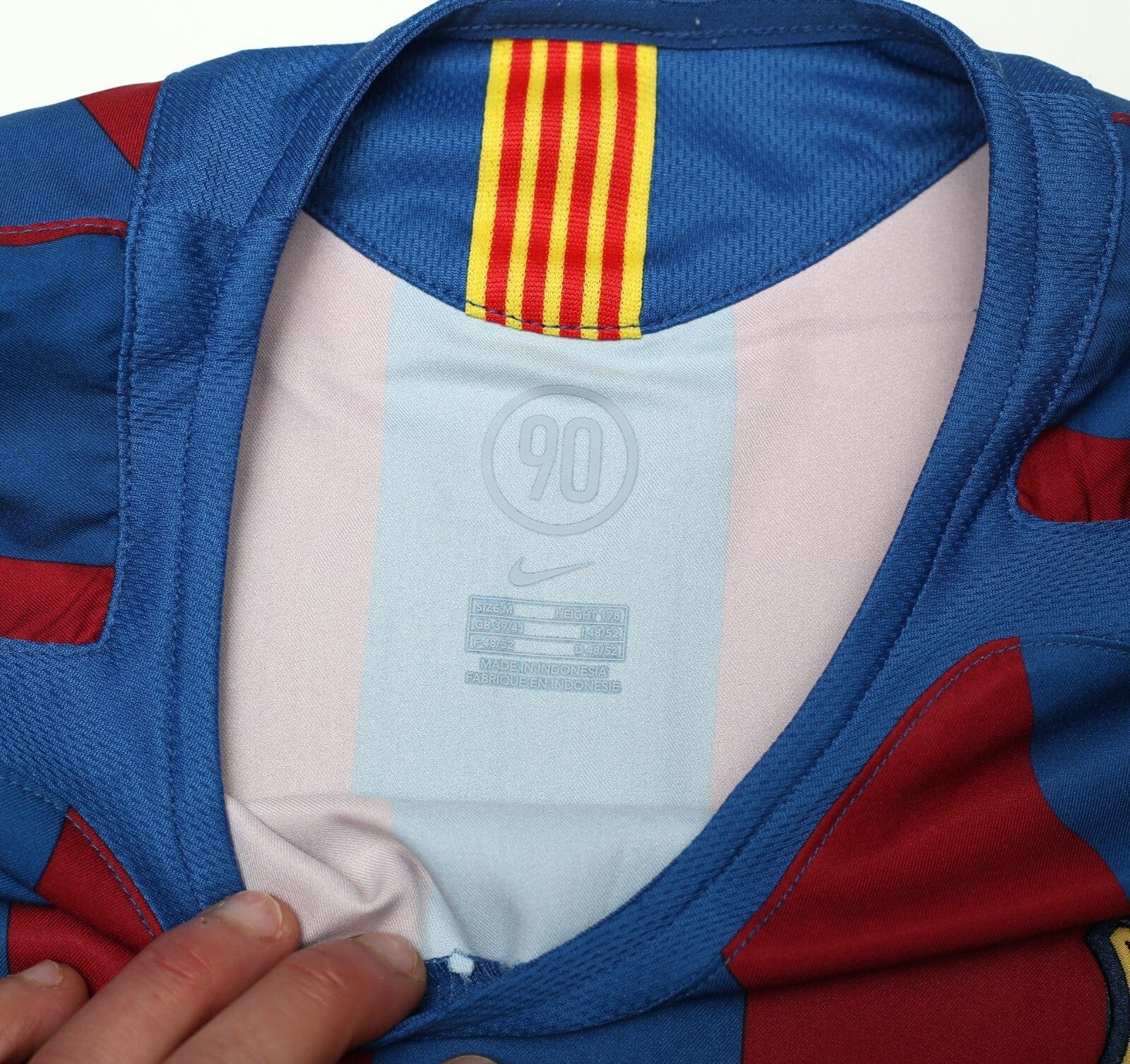 2005/06 RONALDINHO #10 Barcelona Vintage Nike Home Football Shirt (M)