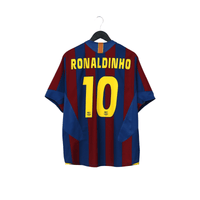 2005/06 Ronaldinho #10 Barcelona Vintage Nike Home Football Shirt (M)