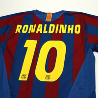 2005/06 Ronaldinho #10 Barcelona Vintage Nike Home Football Shirt (M)