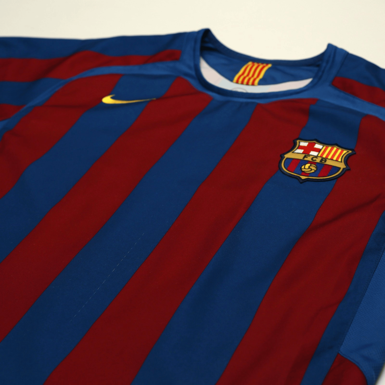 2005/06 Ronaldinho #10 Barcelona Vintage Nike Home Football Shirt (M)