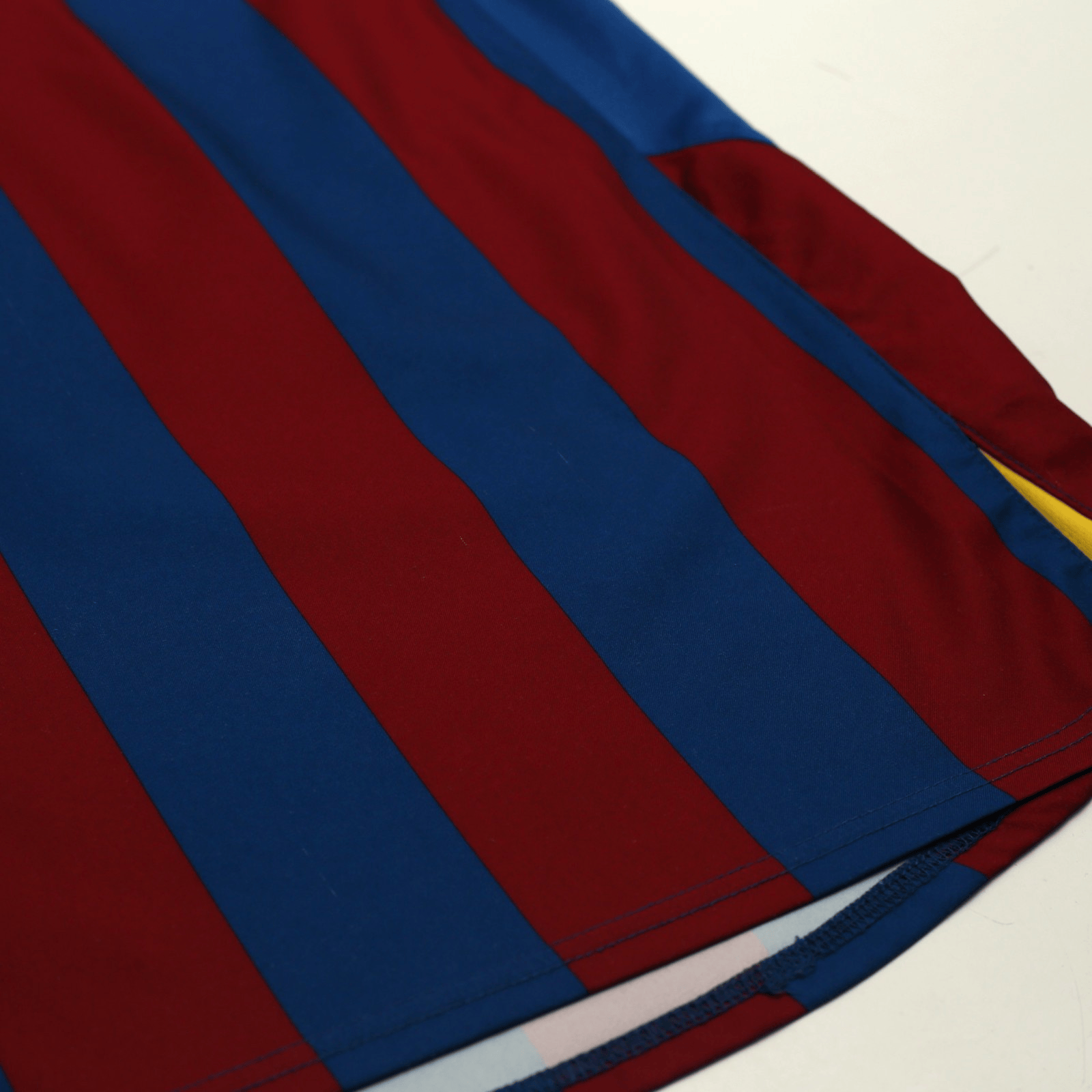 2005/06 Ronaldinho #10 Barcelona Vintage Nike Home Football Shirt (M)