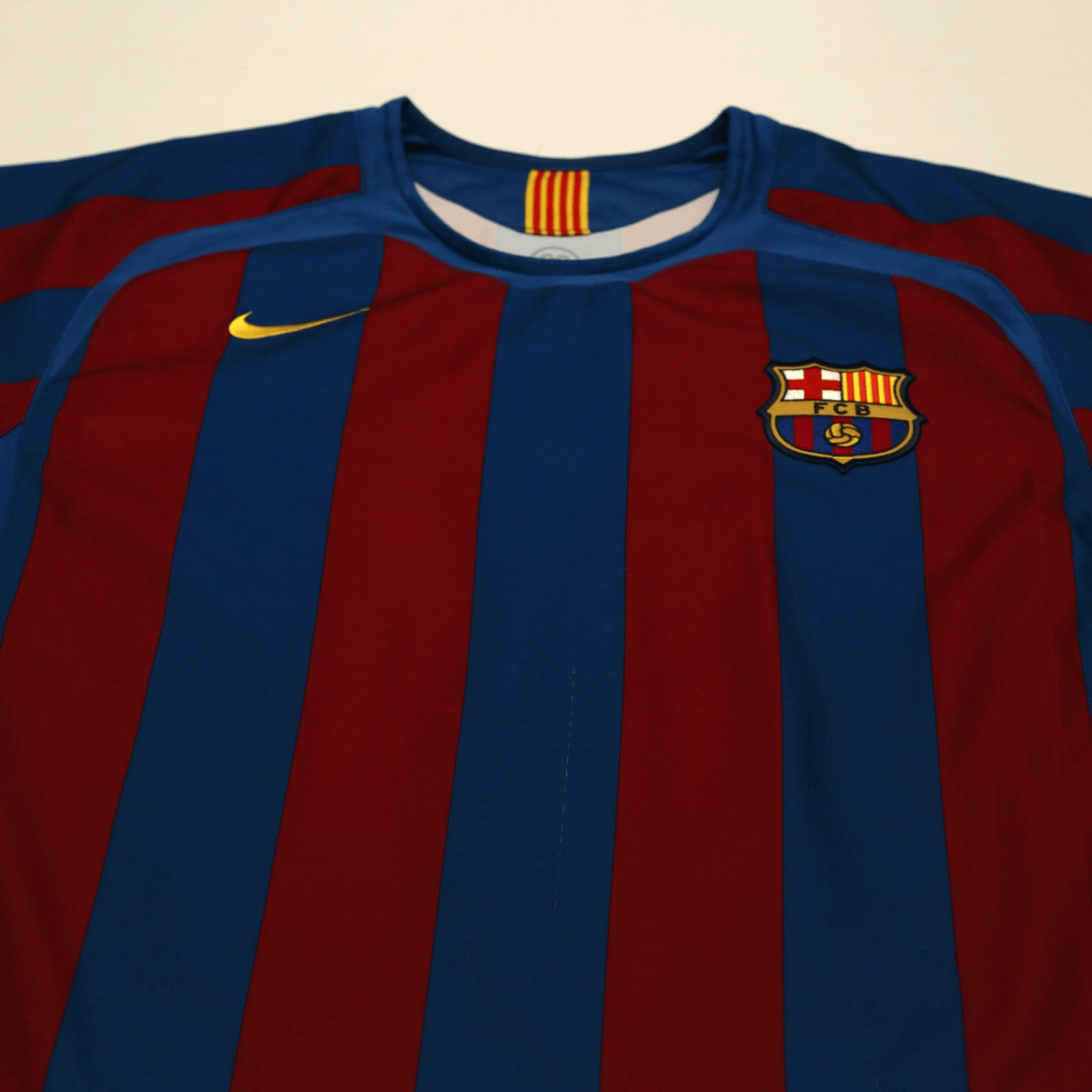 2005/06 Ronaldinho #10 Barcelona Vintage Nike Home Football Shirt (M)