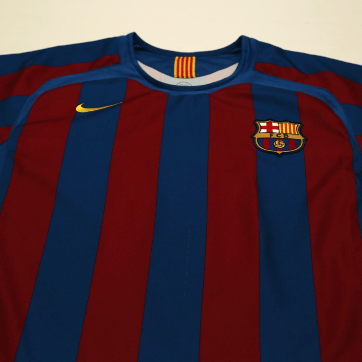 2005/06 Ronaldinho #10 Barcelona Vintage Nike Home Football Shirt (M)