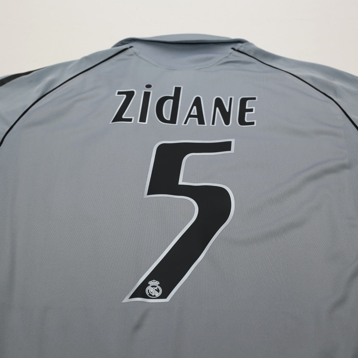 2005/06 Zidane #5 Real Madrid Vintag adidas Third Football Shirt (M)