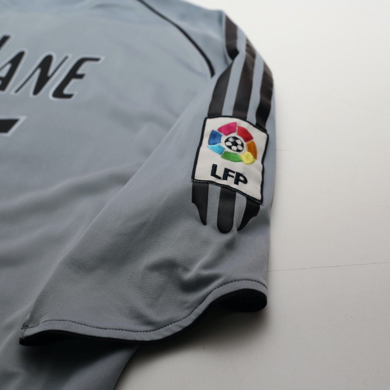 2005/06 Zidane #5 Real Madrid Vintag adidas Third Football Shirt (M)