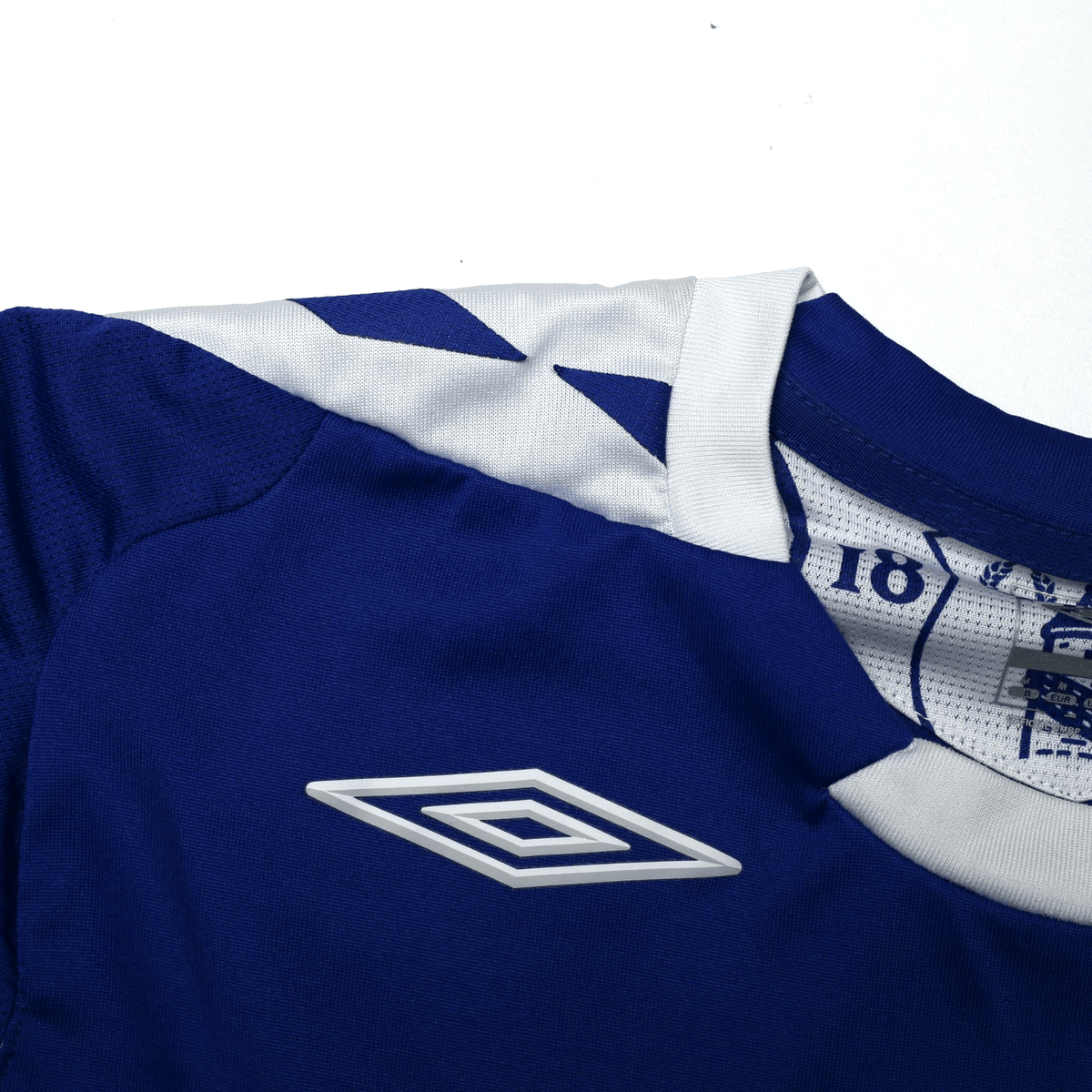 2006/07 Cahill #17 Everton Vintage Umbro Home Football Shirt (M)