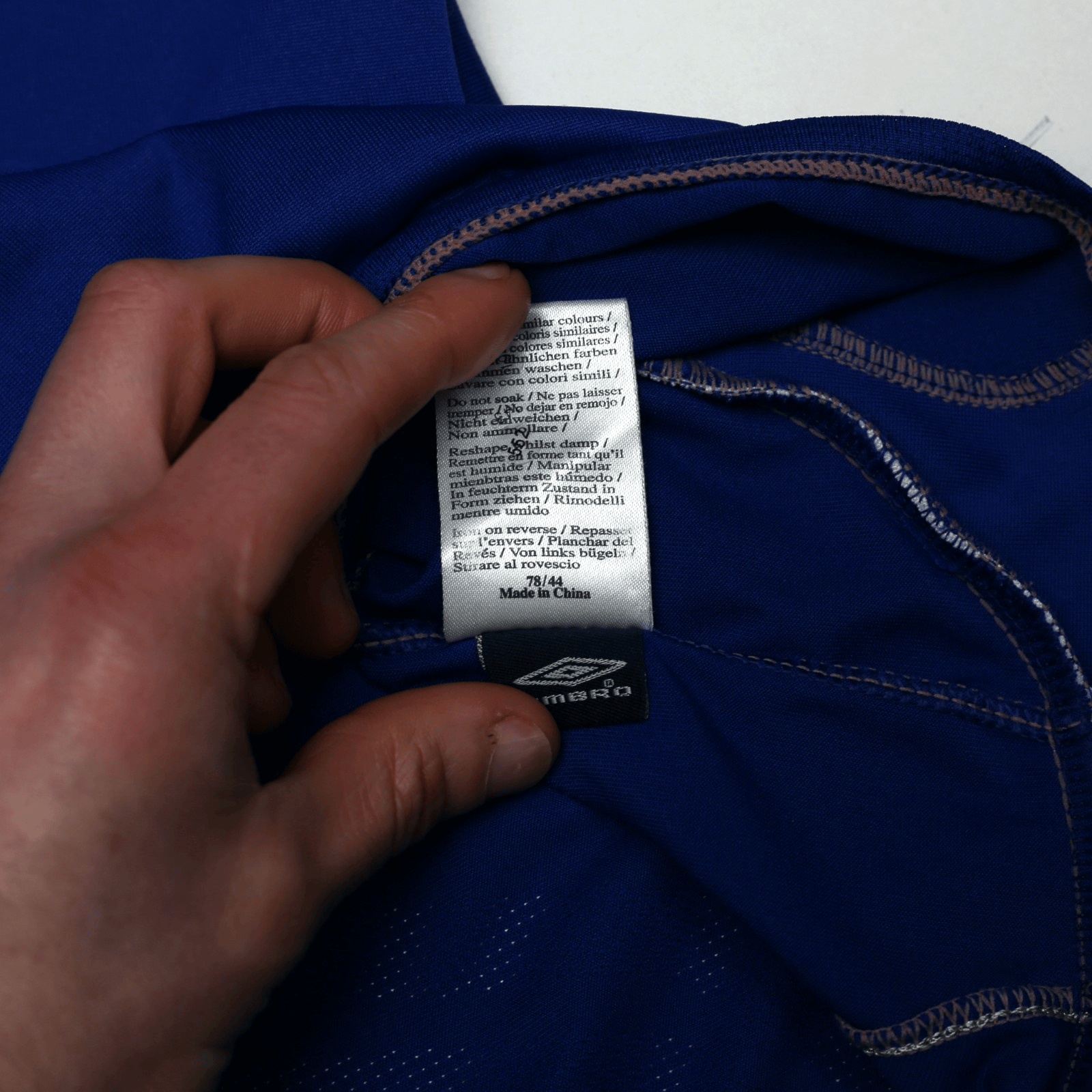 2006/07 Cahill #17 Everton Vintage Umbro Home Football Shirt (M)