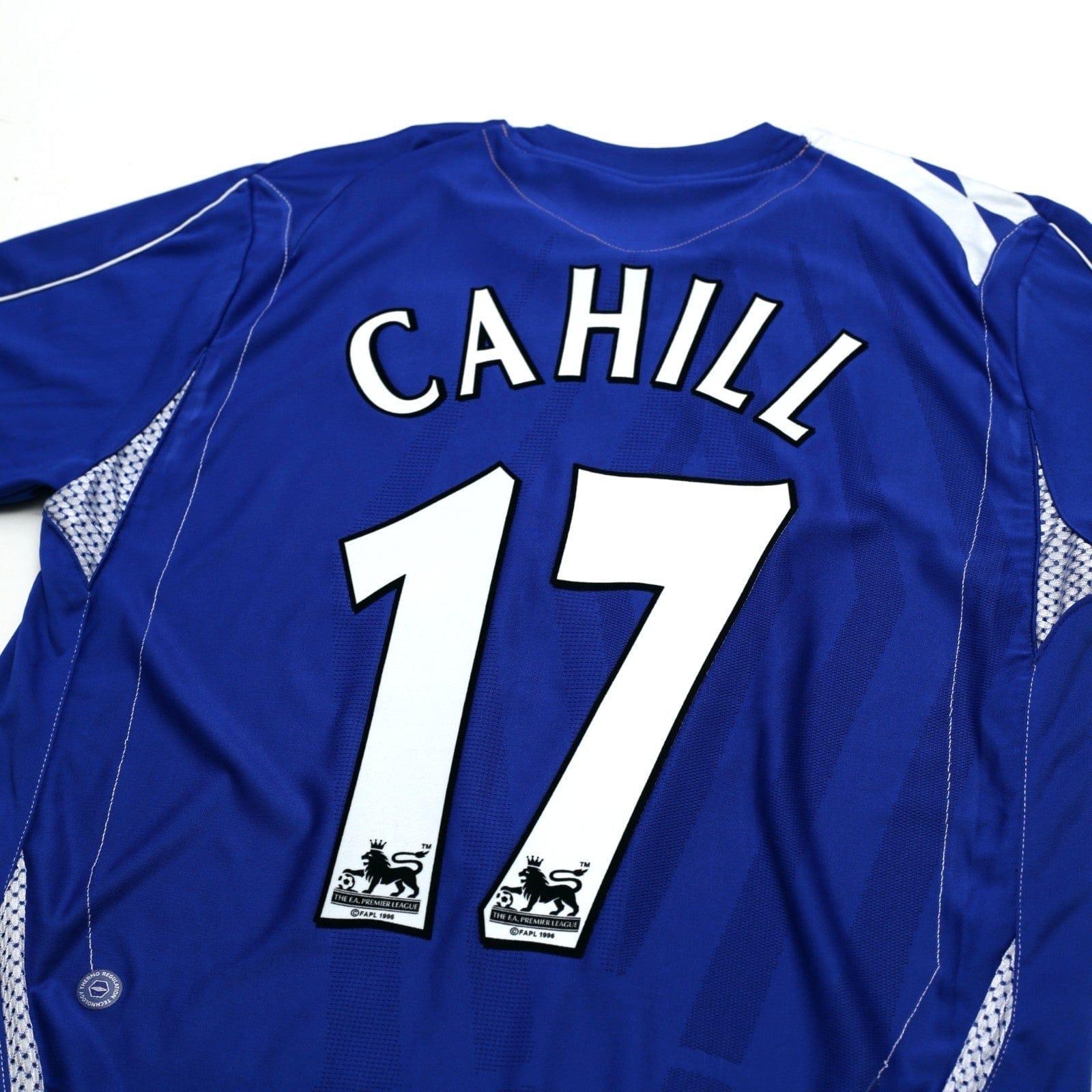 2006/07 Cahill #17 Everton Vintage Umbro Home Football Shirt (M)