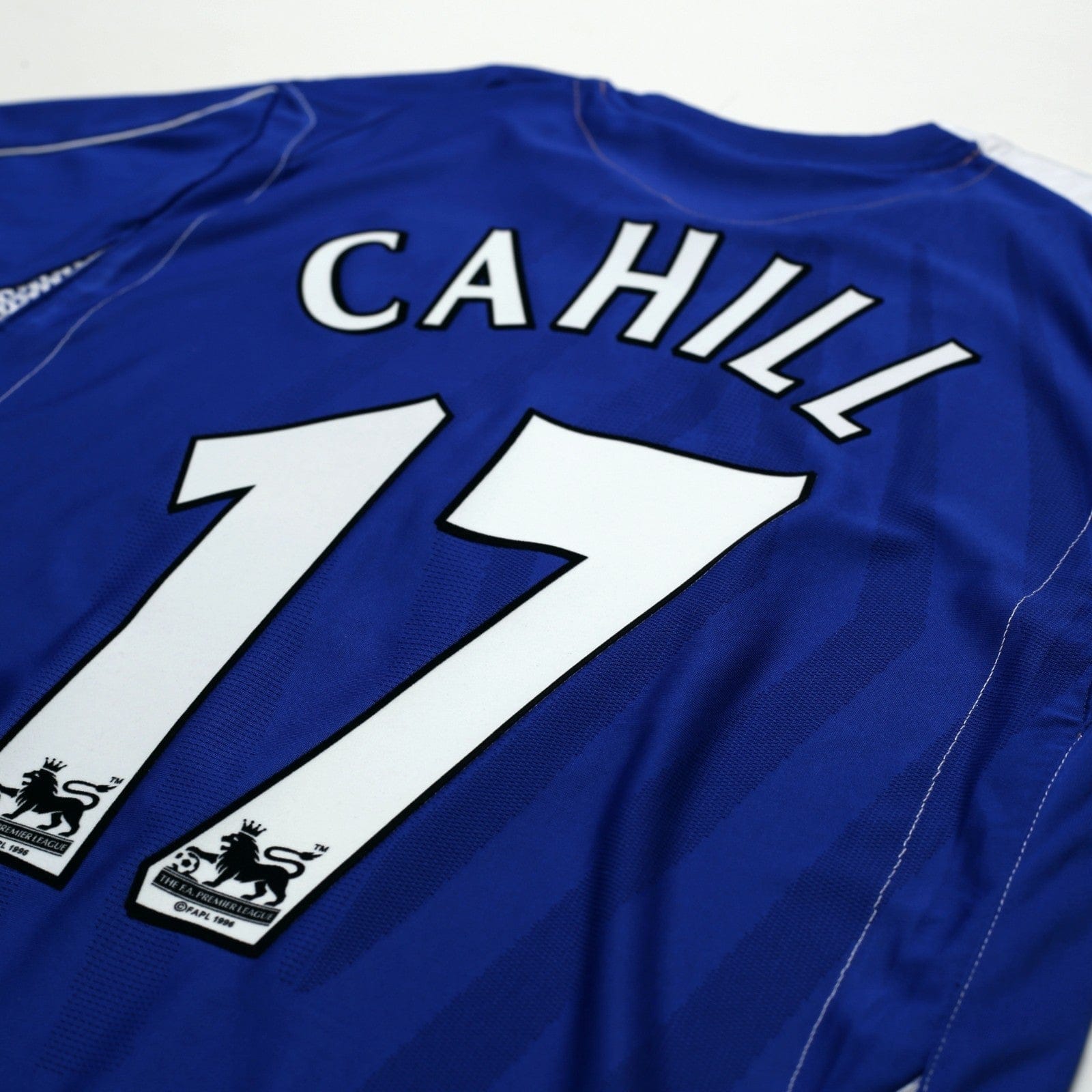 2006/07 Cahill #17 Everton Vintage Umbro Home Football Shirt (M)