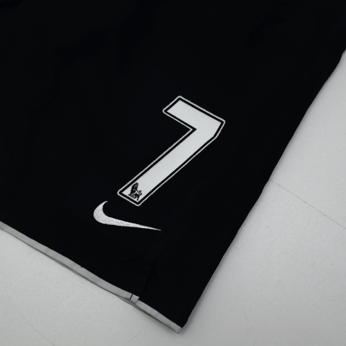 2007/09 Ronaldo #7 Manchester United Vintage Nike Home Football Shorts (S) 28/30