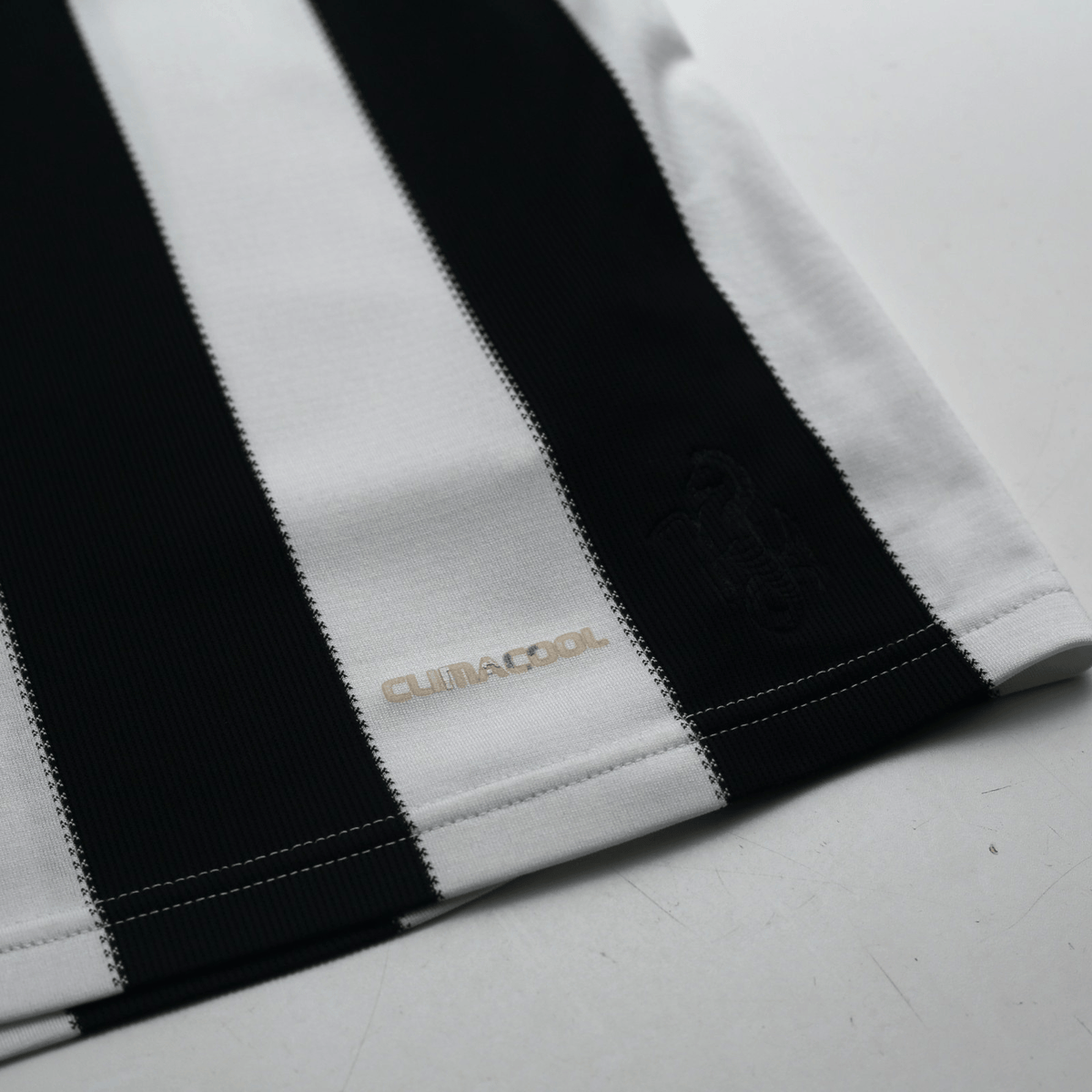 2009/10 Ameobi #23 Newcastle United Vintage adidas Home Football Shirt (L)