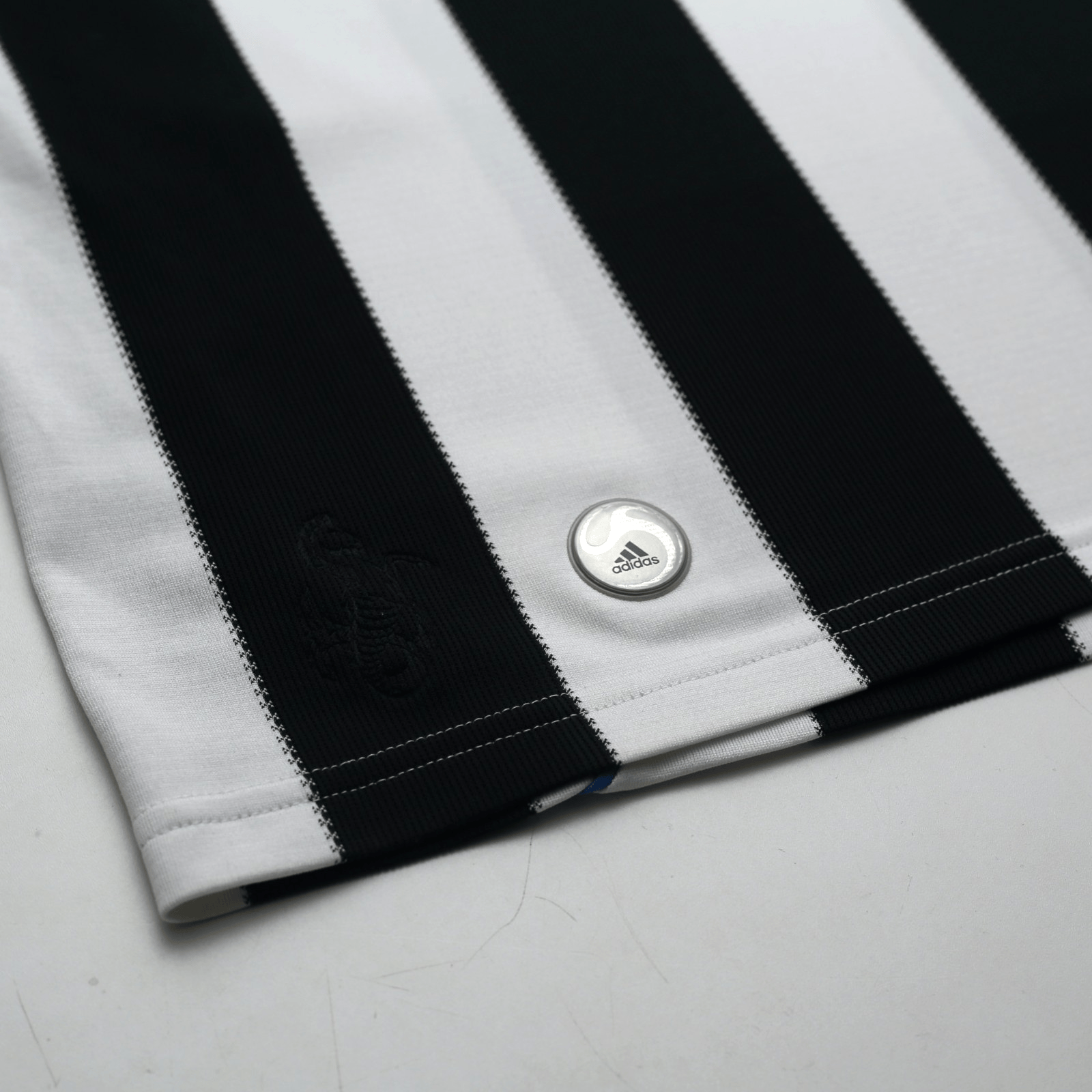 2009/10 Ameobi #23 Newcastle United Vintage adidas Home Football Shirt (L)