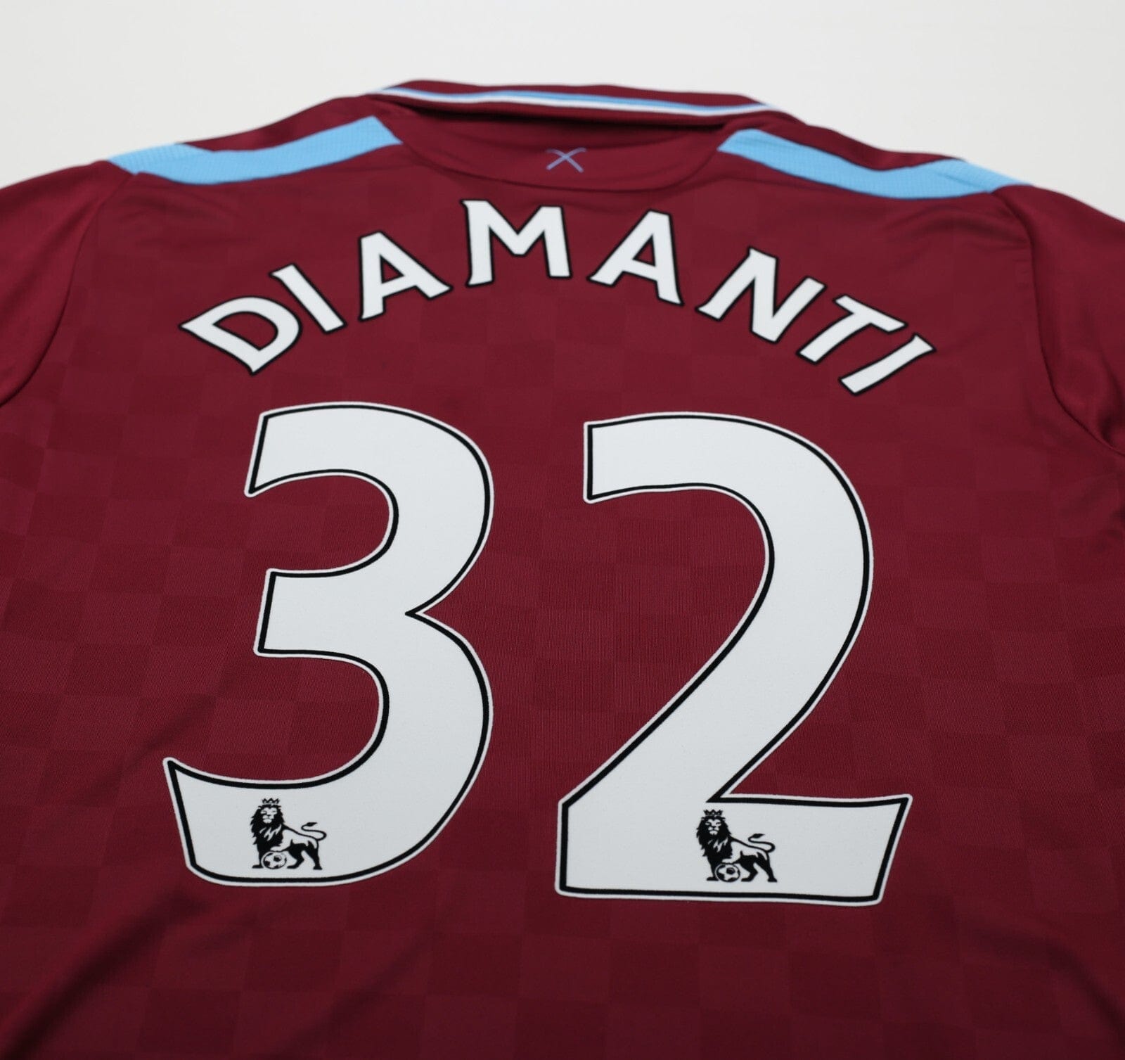 2009/10 DIAMANTI #32 West Ham Vintage Umbro Home Football Shirt (M)