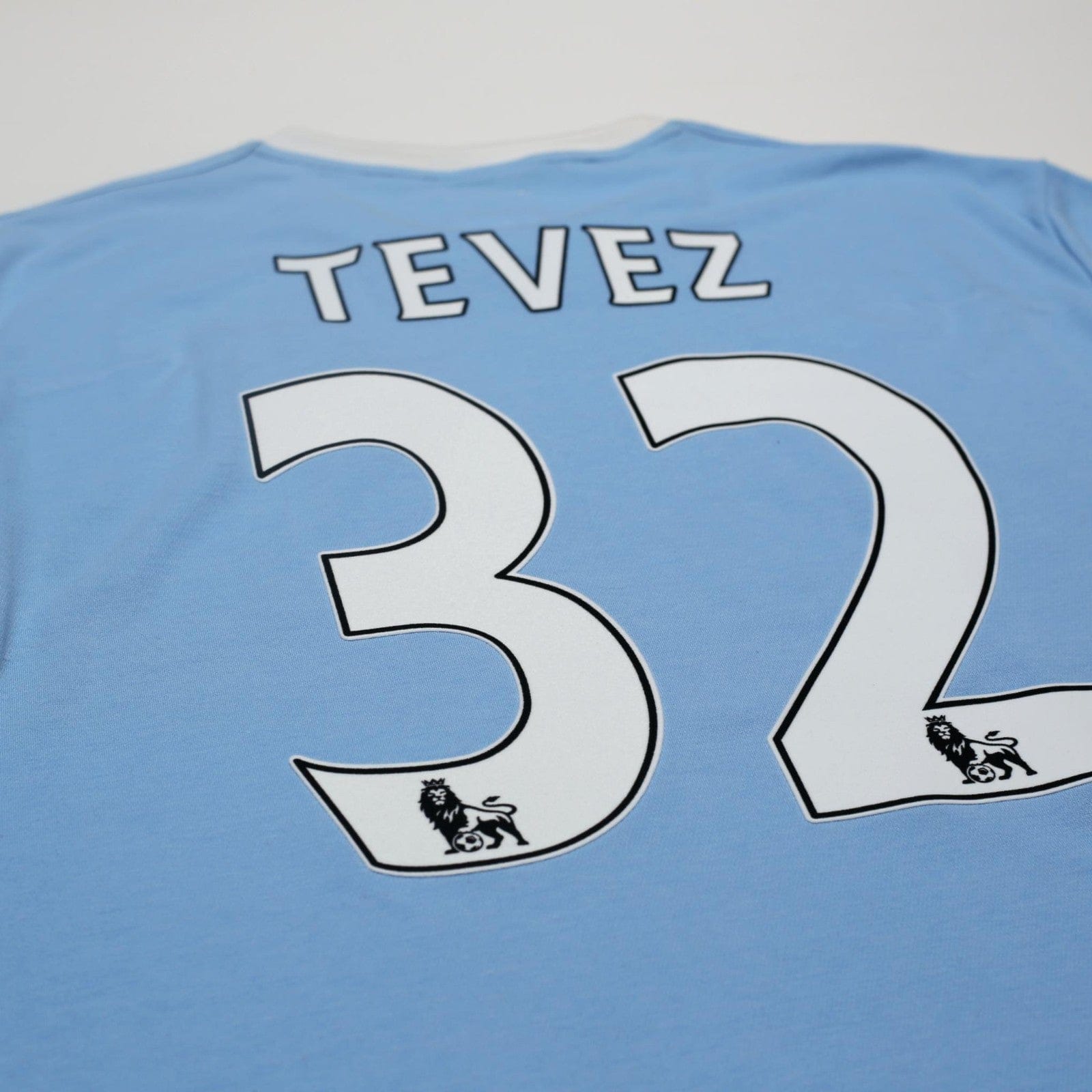 2009/10 Tevez #32 Manchester City Vintage Umbro Home Football Shirt (L) 44