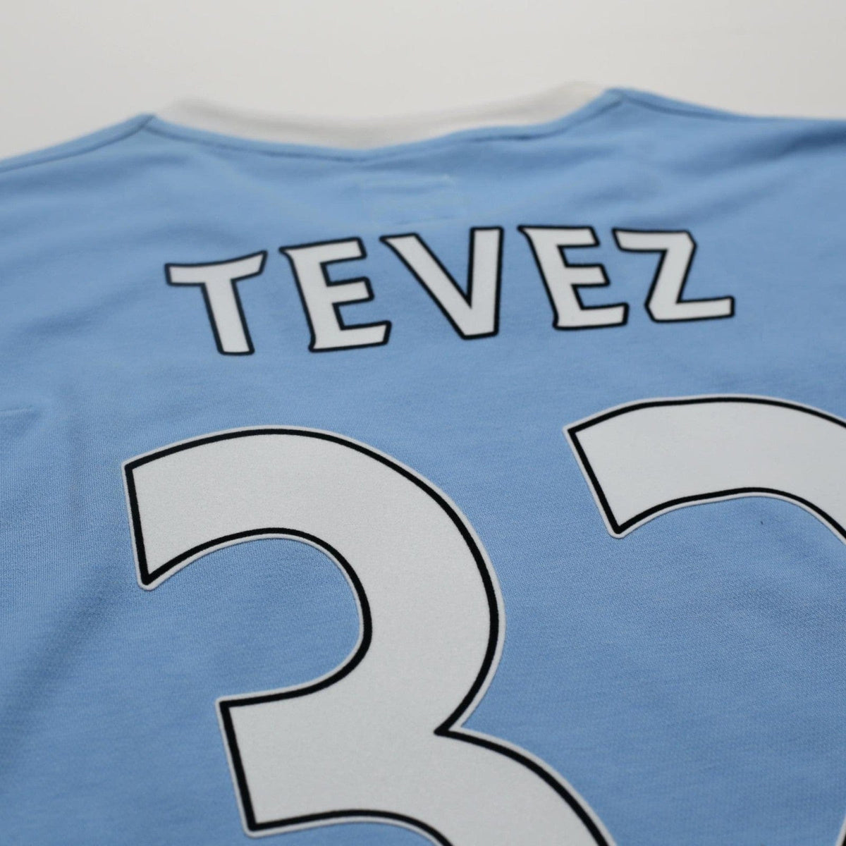 2009/10 Tevez #32 Manchester City Vintage Umbro Home Football Shirt (L) 44