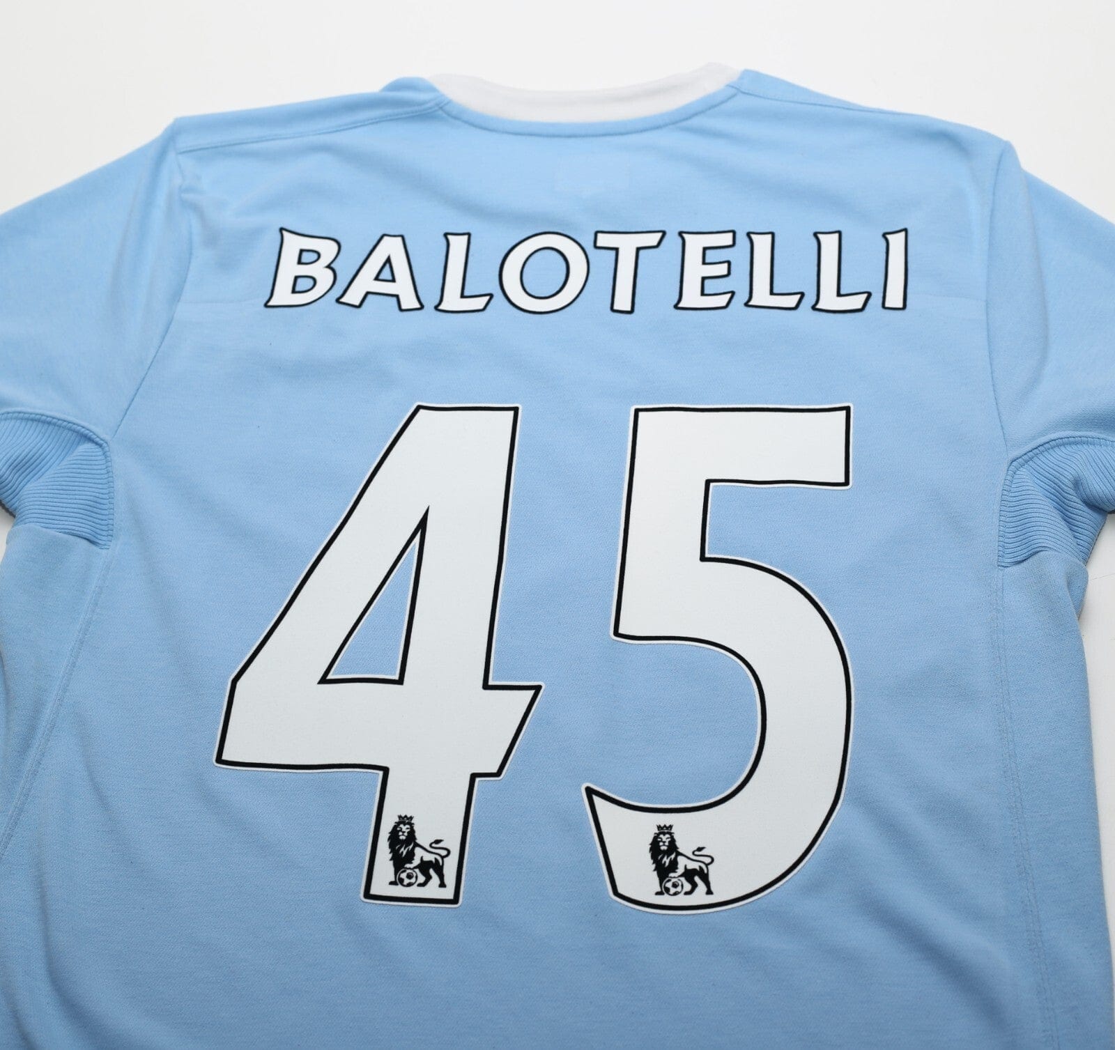 2010/11 BALOTELLI #45 Manchester City Vintage Umbro Home Football Shirt (M) 40