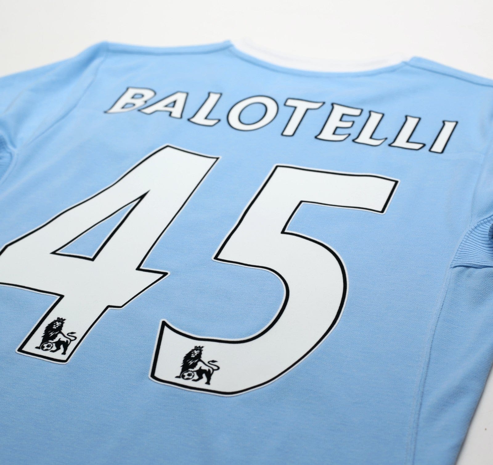 2010/11 BALOTELLI #45 Manchester City Vintage Umbro Home Football Shirt (S) 38