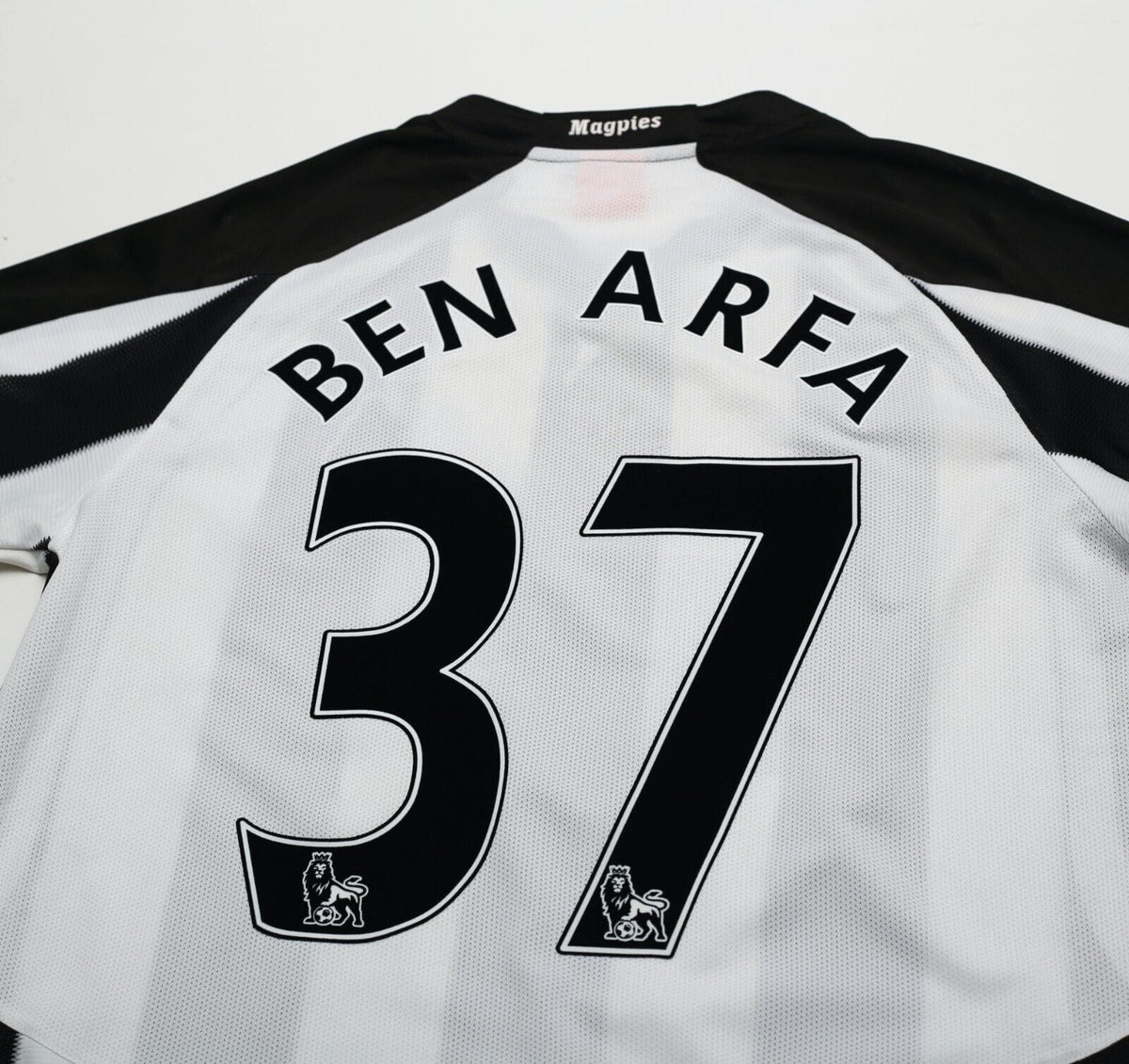 2010/11 BEN ARFA #37 Newcastle United Vintage PUMA Home Football Shirt (M)
