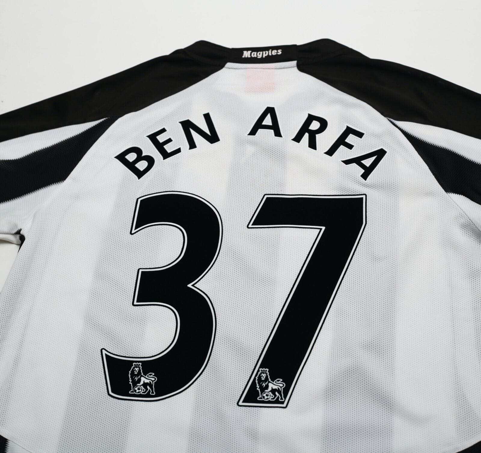 2010/11 BEN ARFA #37 Newcastle United Vintage PUMA Home Football Shirt (M)