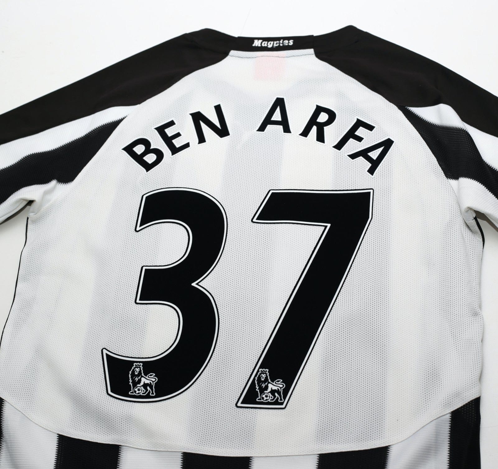 2010/11 BEN ARFA #37 Newcastle United Vintage PUMA Home Football Shirt (S)