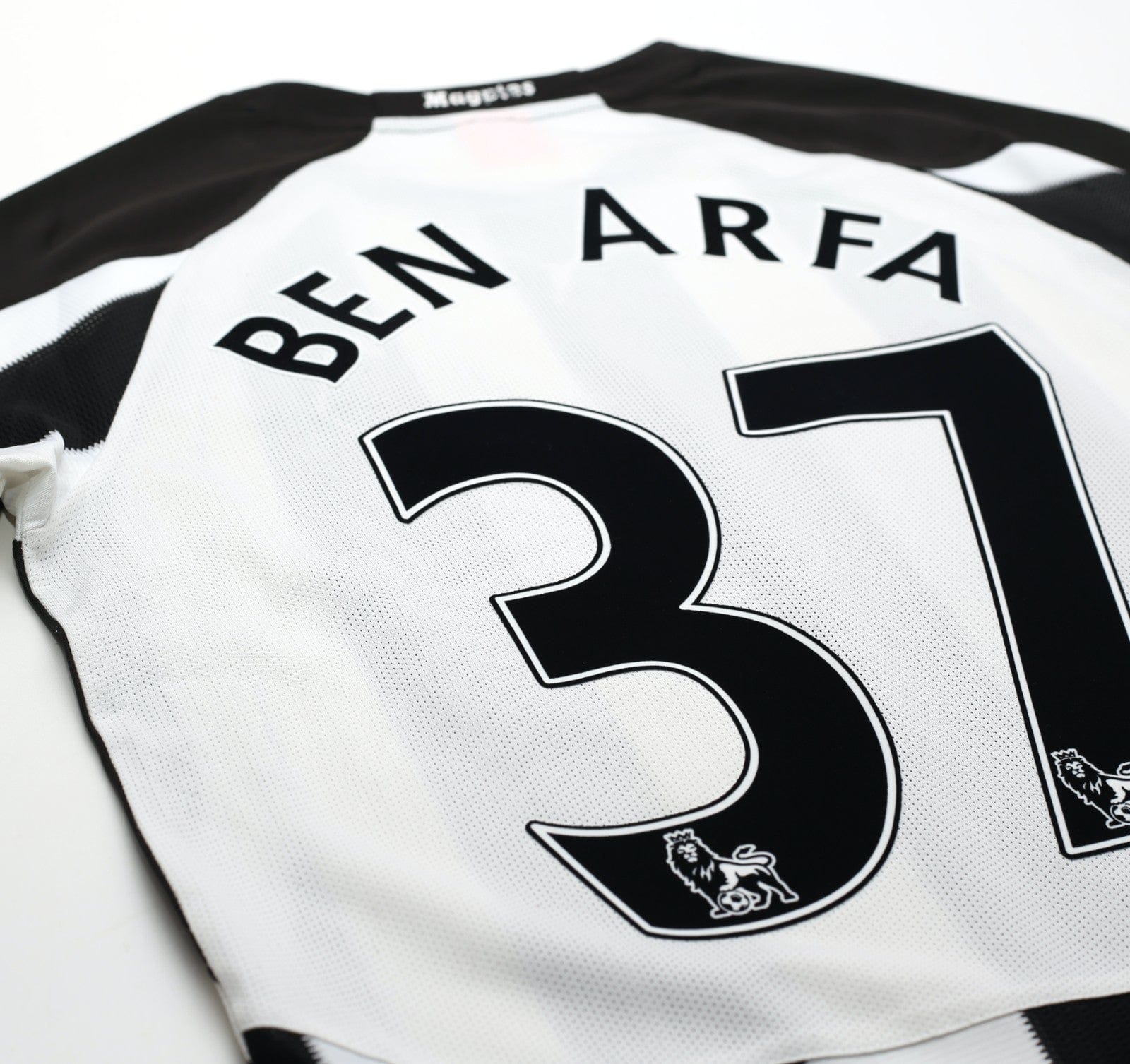 2010/11 BEN ARFA #37 Newcastle United Vintage PUMA Home Football Shirt (S)