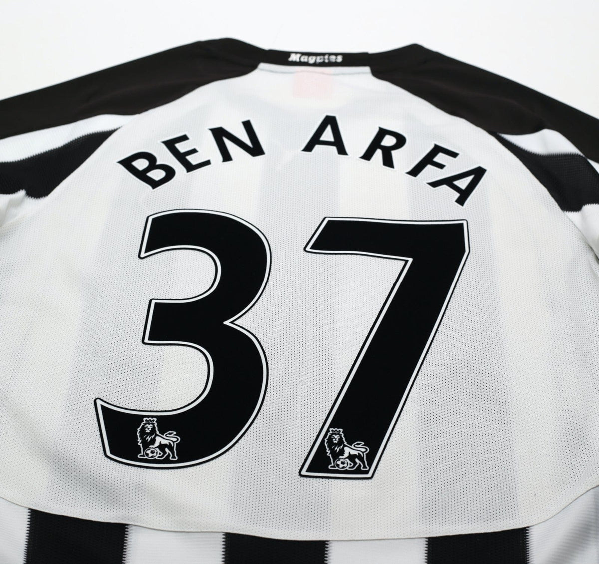 2010/11 BEN ARFA #37 Newcastle United Vintage PUMA Home Football Shirt (S)