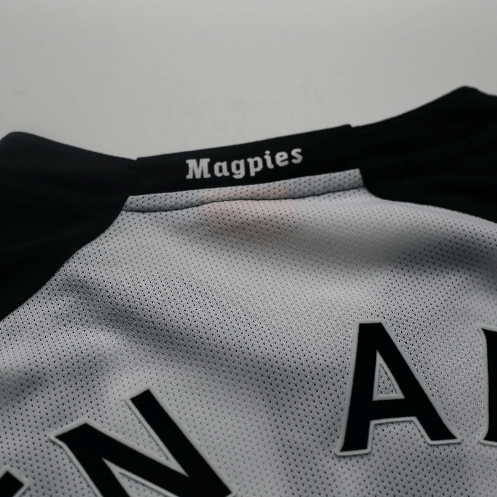 2010/11 Ben Arfa #37 Newcastle United Vintage PUMA LS Home Football Shirt (M)