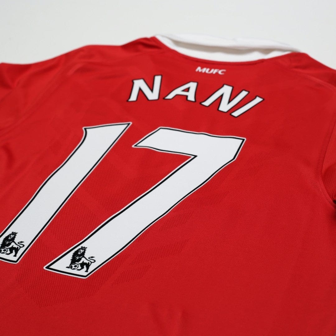 2010/11 Nani #17 Manchester United Vintage Home Football Shirt (M)