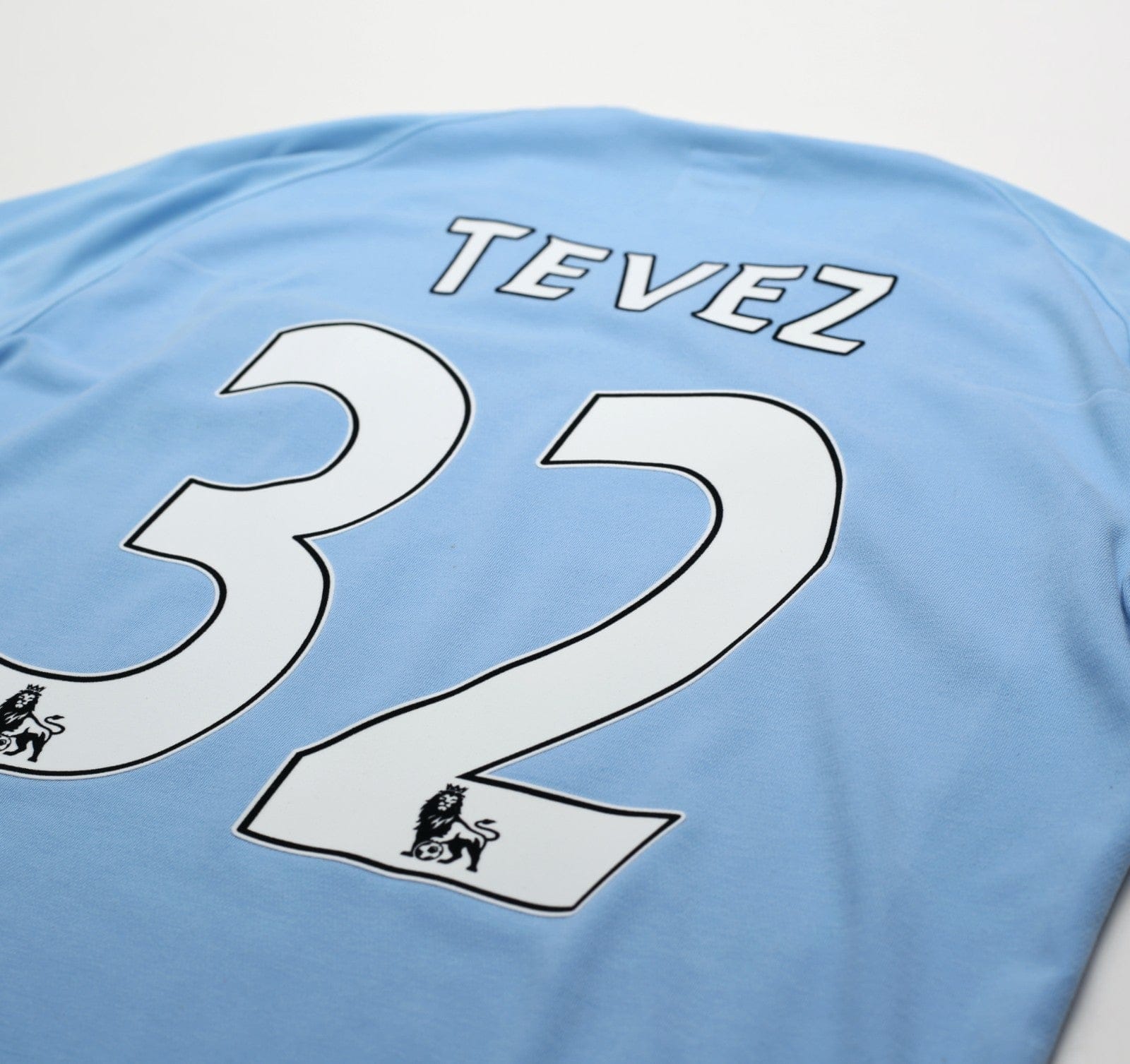 2010/11 TEVEZ #32 Manchester City Vintage Umbro Home Football Shirt (M/L) 42