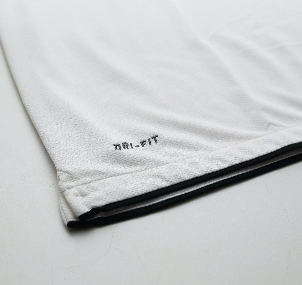 2010/12 BERBATOV #9 Manchester United Vintage Nike Away Football Shirt (L)