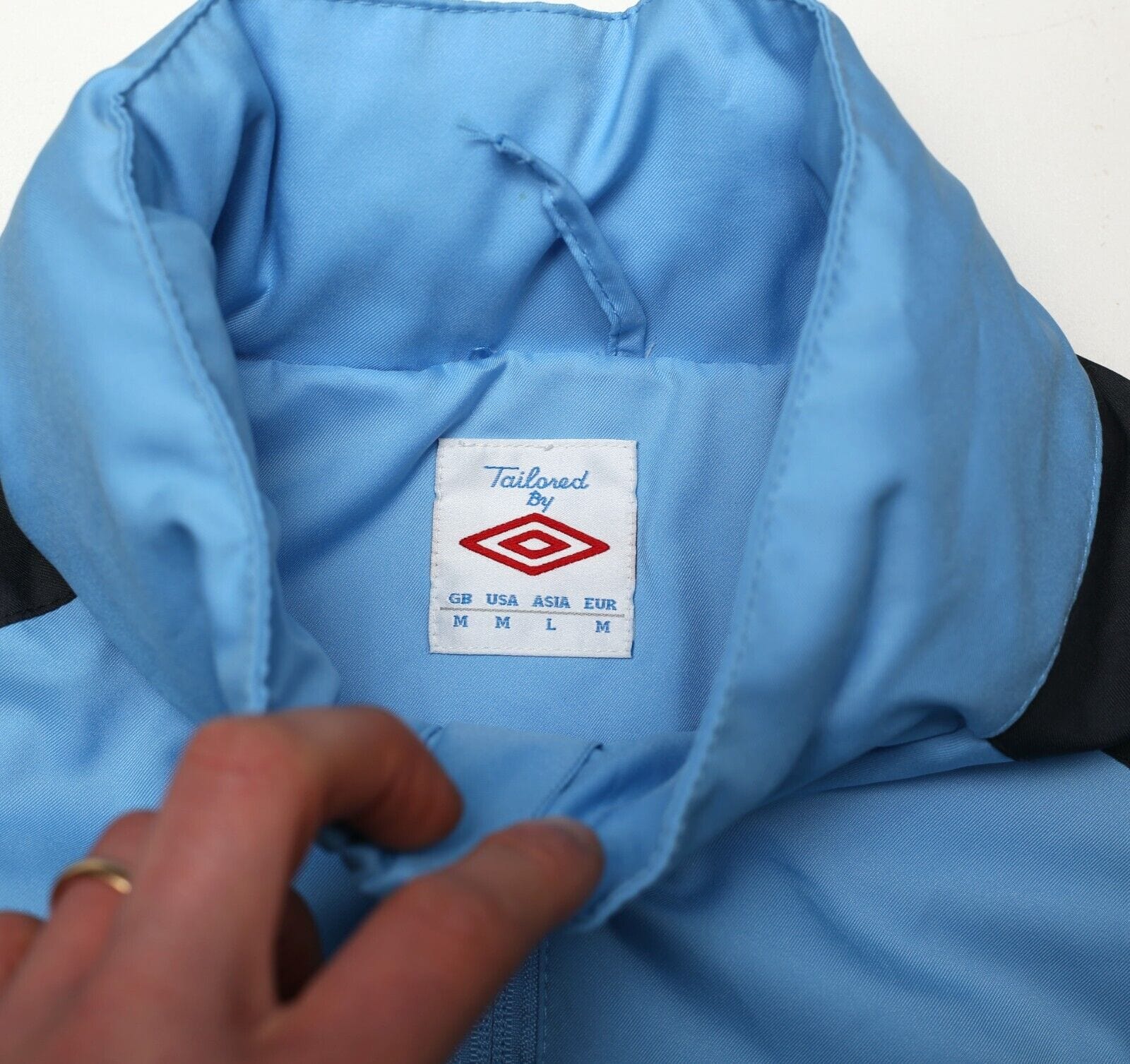 2010/12 MANCHESTER CITY Vintage Umbro Football Hooded Jacket (M)